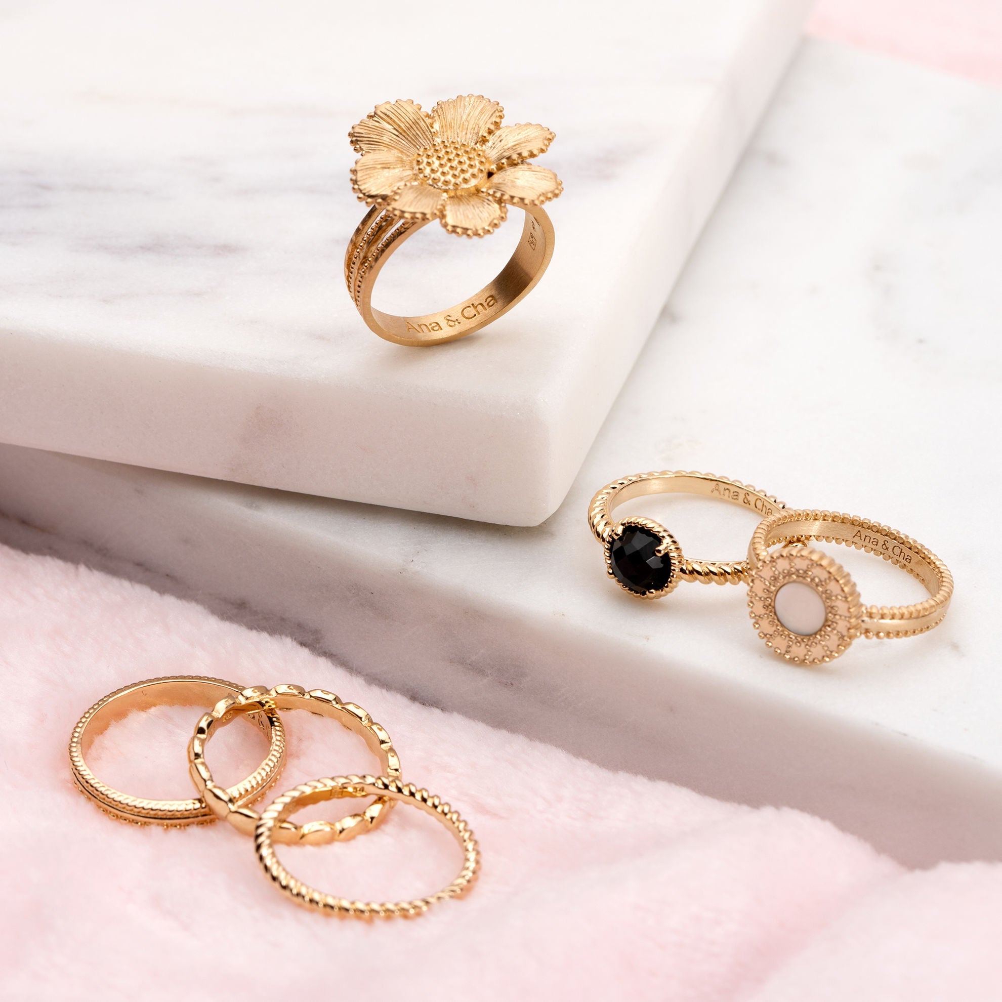 Lisette Black Agate Ring - Guldpläterad | Ana & Cha
