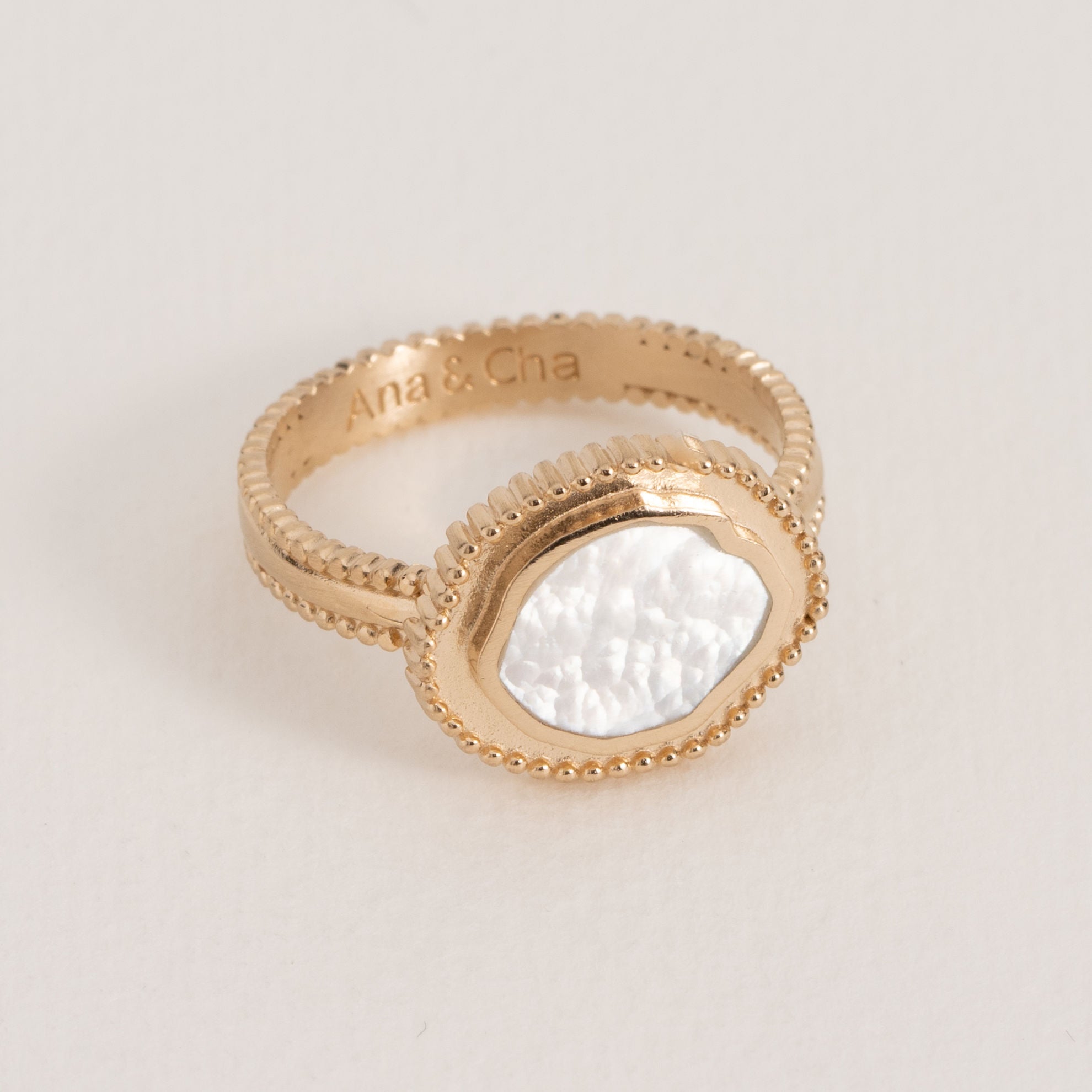 Anello Ninon in madreperla placcata oro