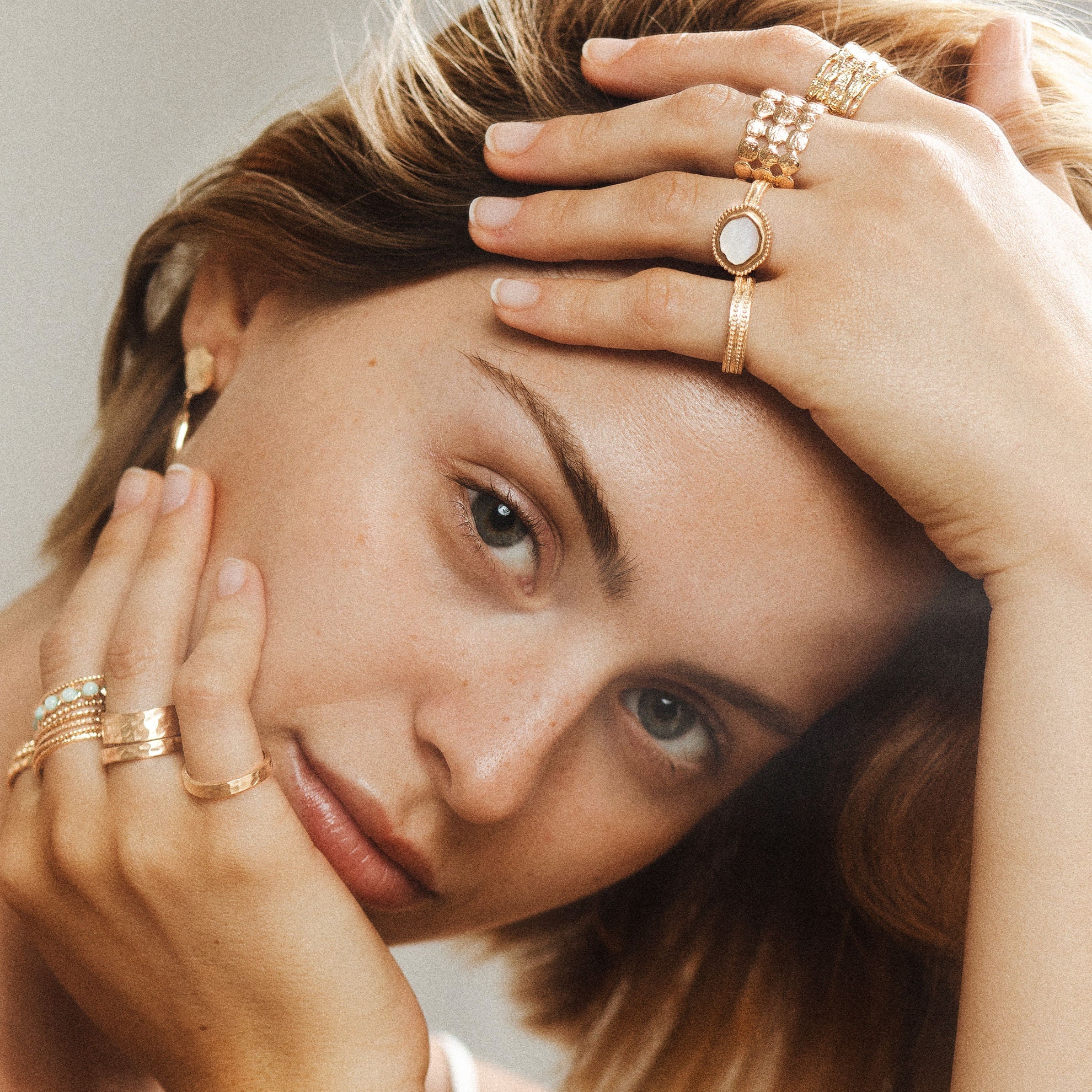 Anello Ana & Cha Ninon madreperla placcata oro