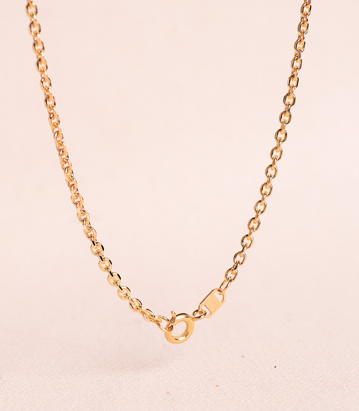 18K massivt gult guld kedja Forcerad snidad länk bredd: 2,3 mm Längd: 60 cm