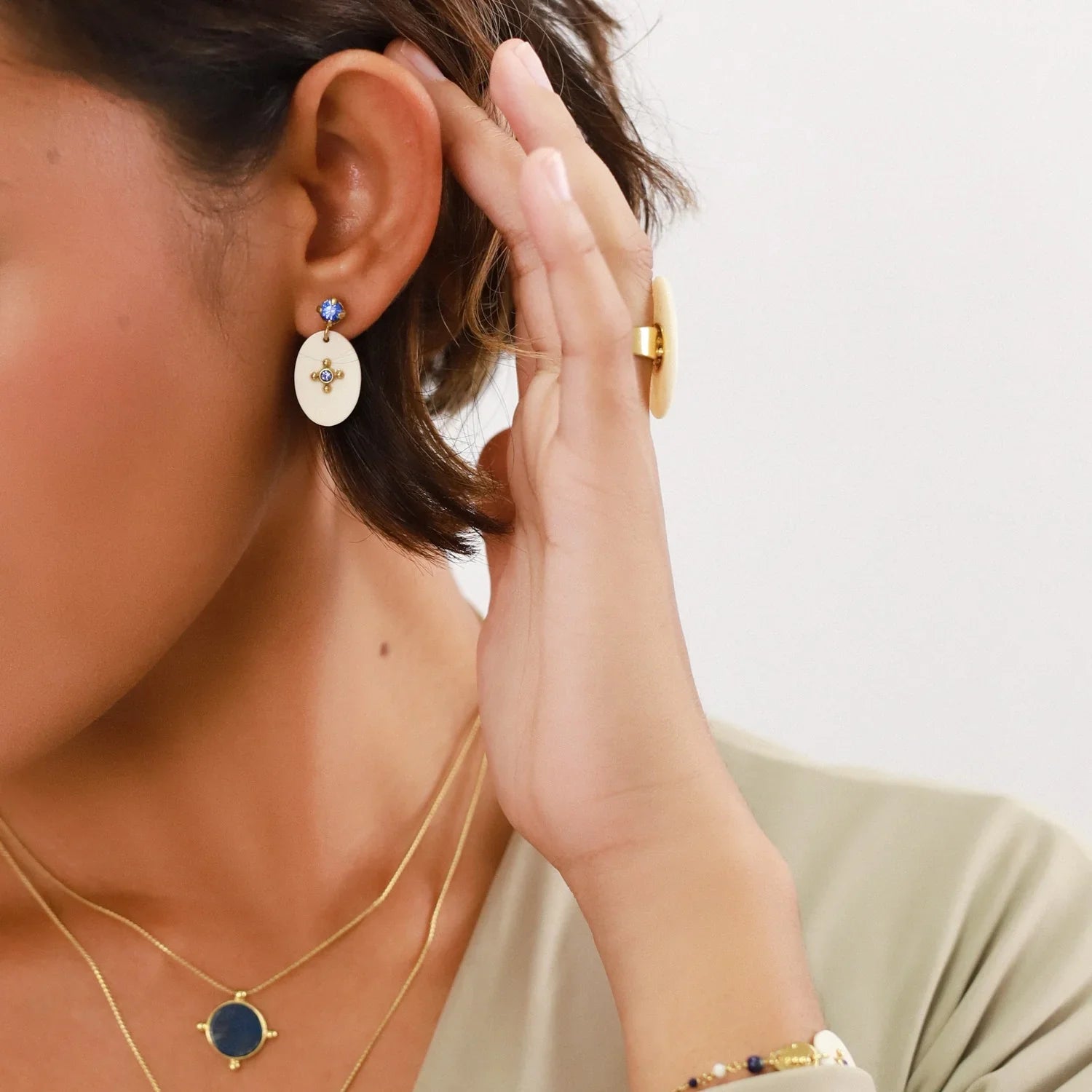 Joanne - Earrings - Franck Herval view 2