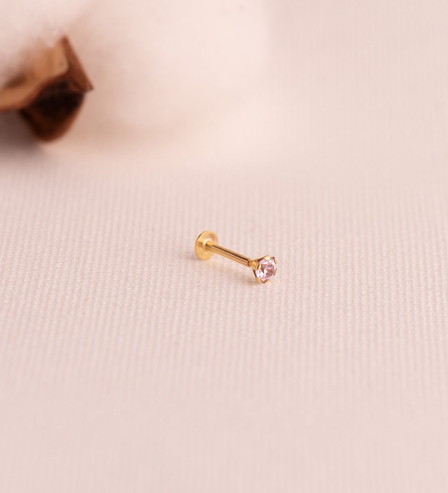 Karmos füllyukasztás 18 K sárga arany rózsa cirkóniából, 3,5 mm vastag rúd 1 mm csavaros kapocs