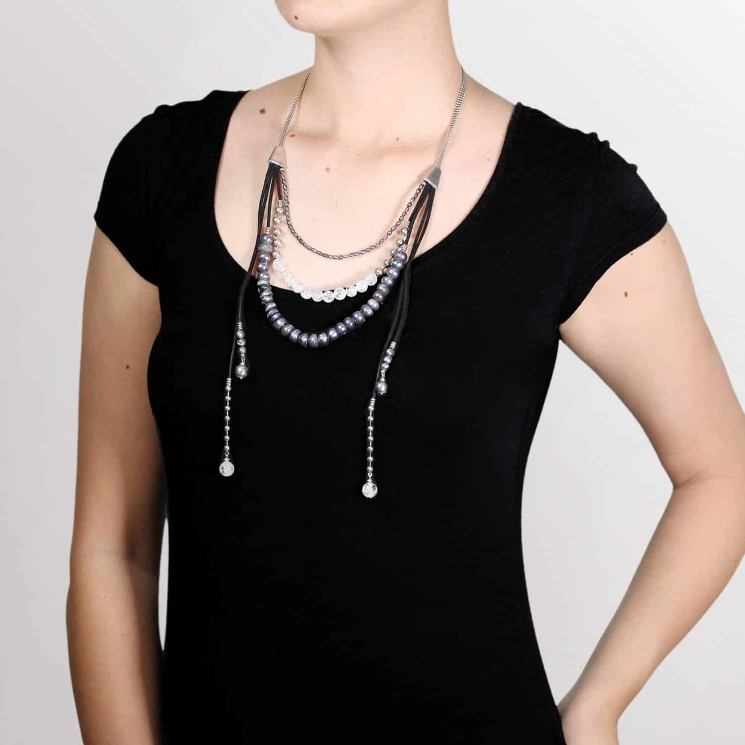 Détail pampilles latérales collier Black Pearl 15--26501 Nature Bijoux