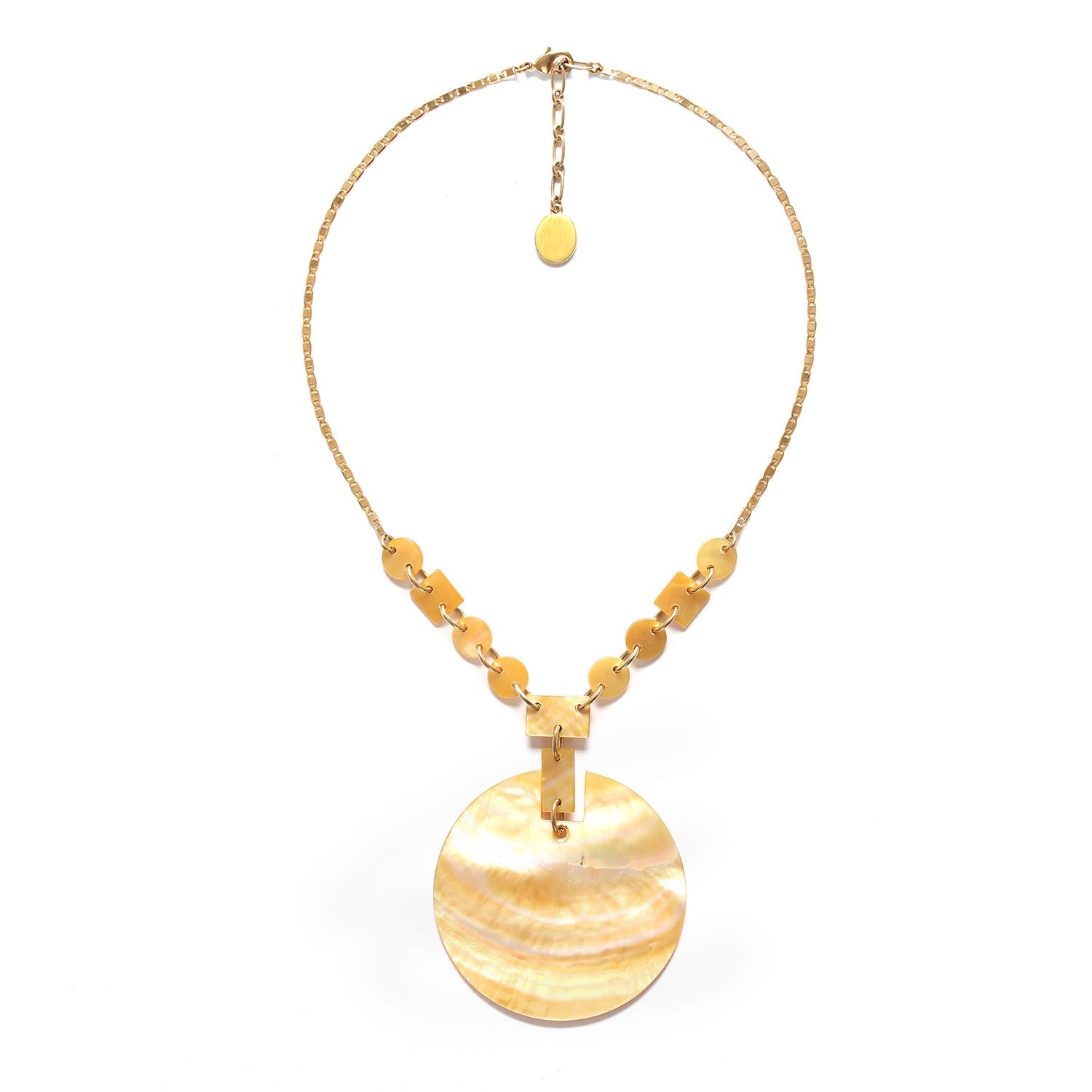 Détail pendentif rond nacre dorée 15--40030 Nature Bijoux