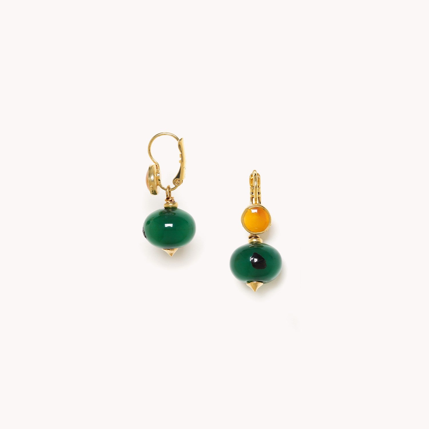 Détail dormeuse jade 12CP79068 Nature Bijoux