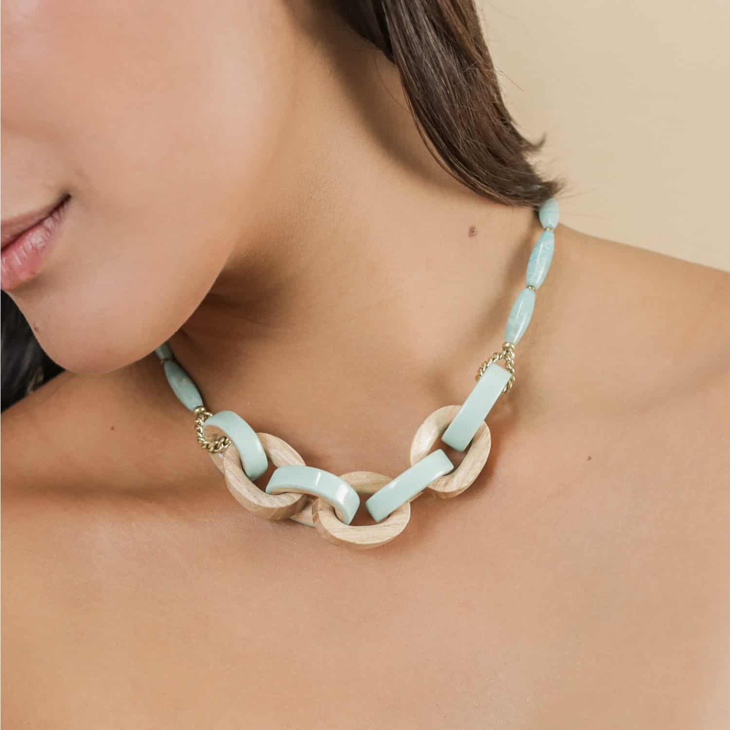 Détail matière bois de frêne collier 15--43373 Nature Bijoux