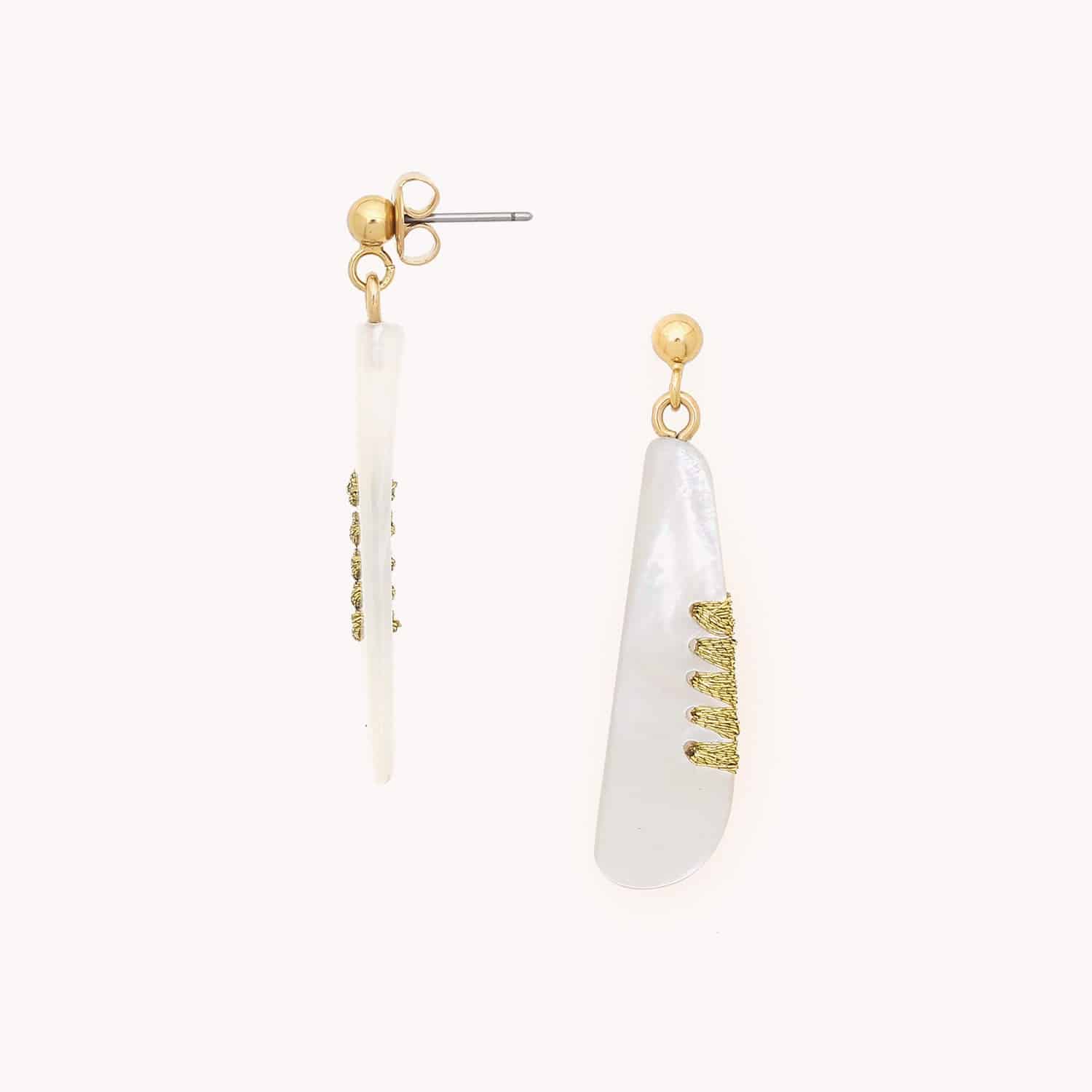 Détail poussoir nacre blanche 12--79996 Nature Bijoux