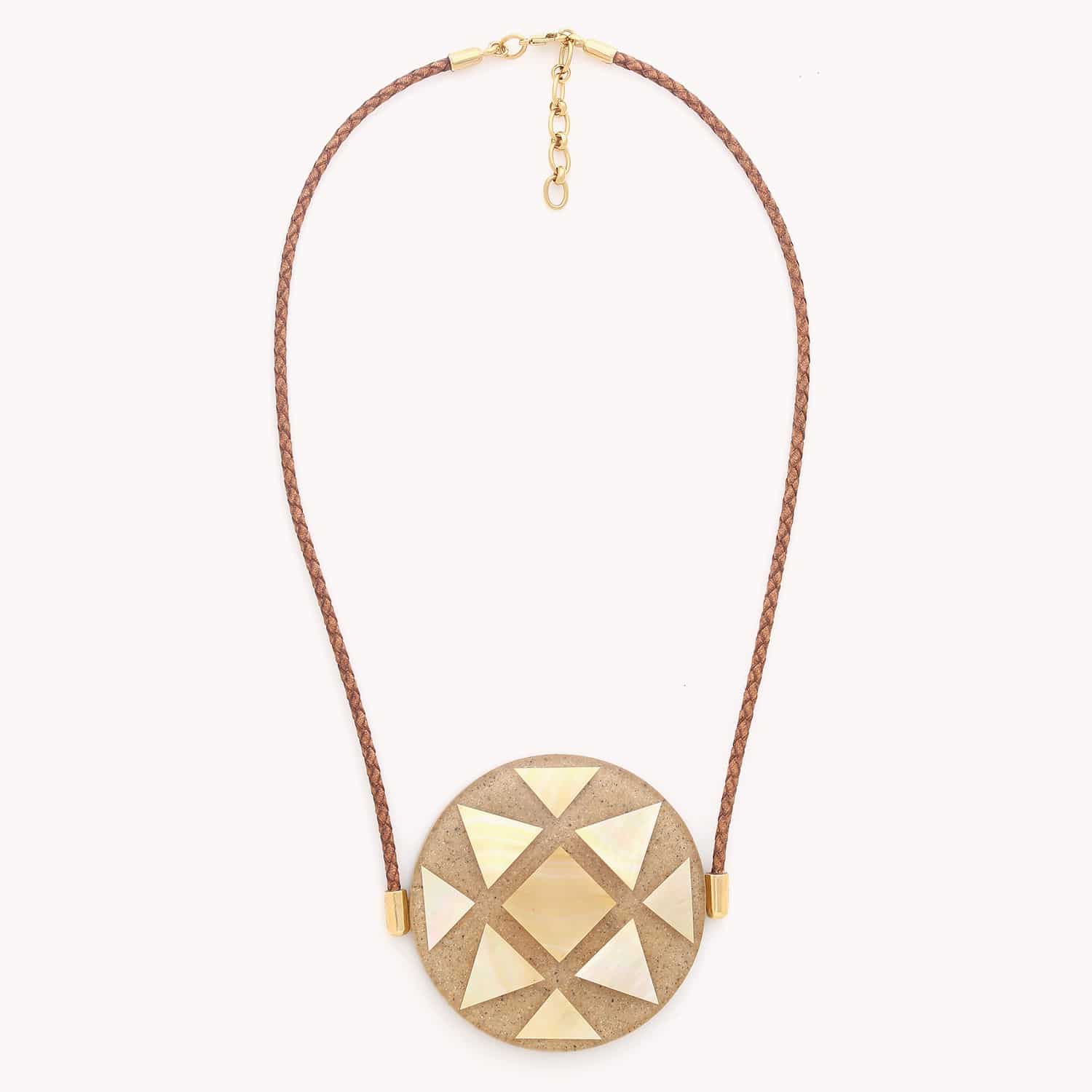 Collier Golden Hour pendentif rond Nacre dorée 15--43360 Nature Bijoux