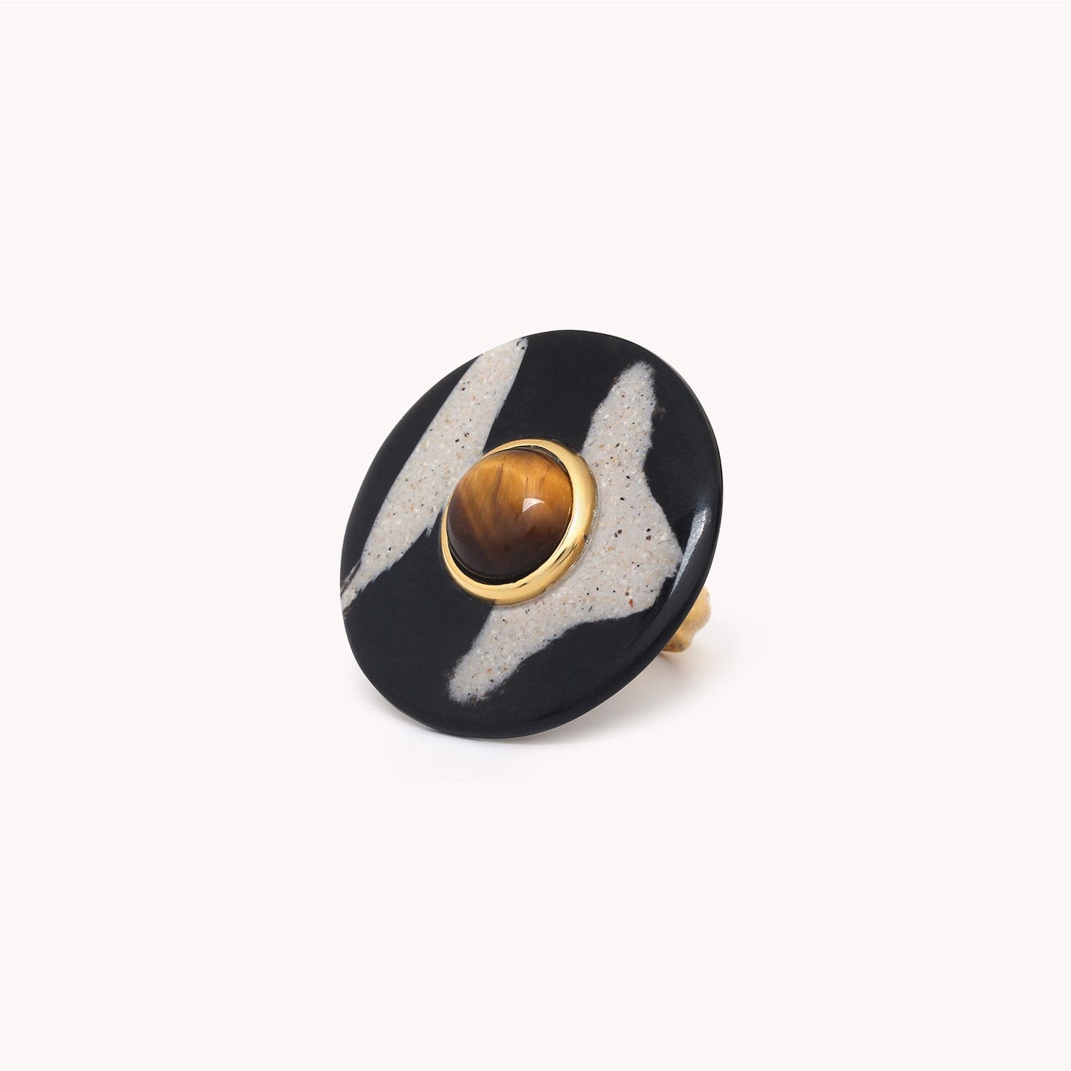 Bague Nature Bijoux Zebra ajustable corne noire ronde 19CP25671