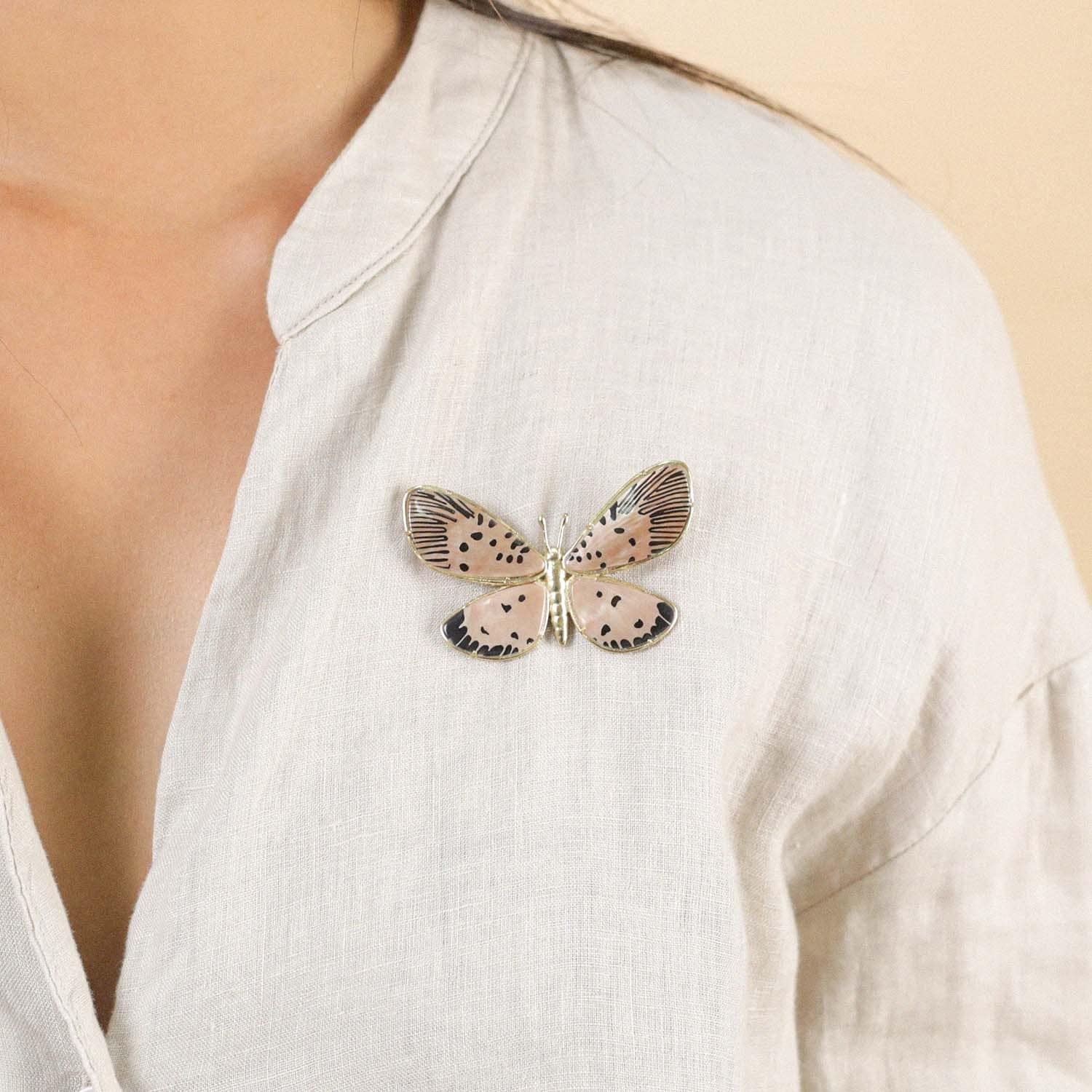 Détail nacre broche papillon 10--23908 Nature Bijoux