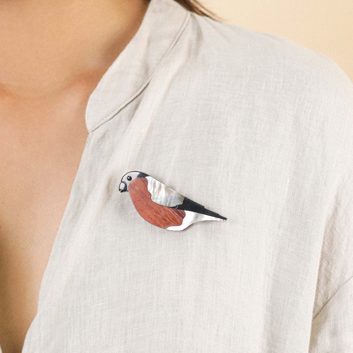 Détail bois nacre broche 10--23924 Nature Bijoux