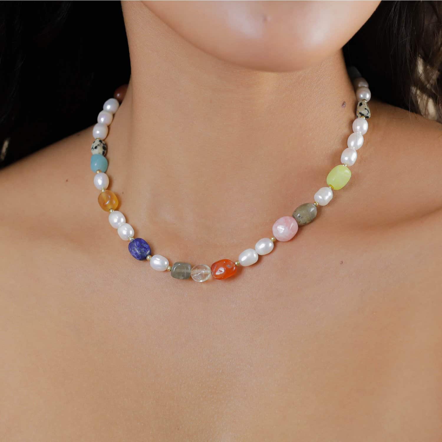 Collier porté détail perles d'eau douce 15--43830 Nature Bijoux