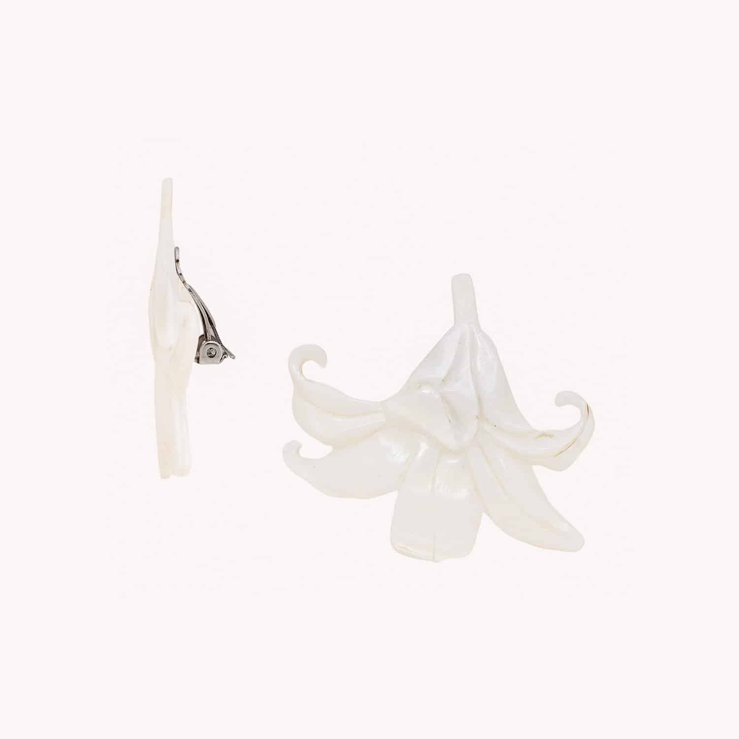 Détail clips nacre Lis Blanc 11--90664 Nature Bijoux