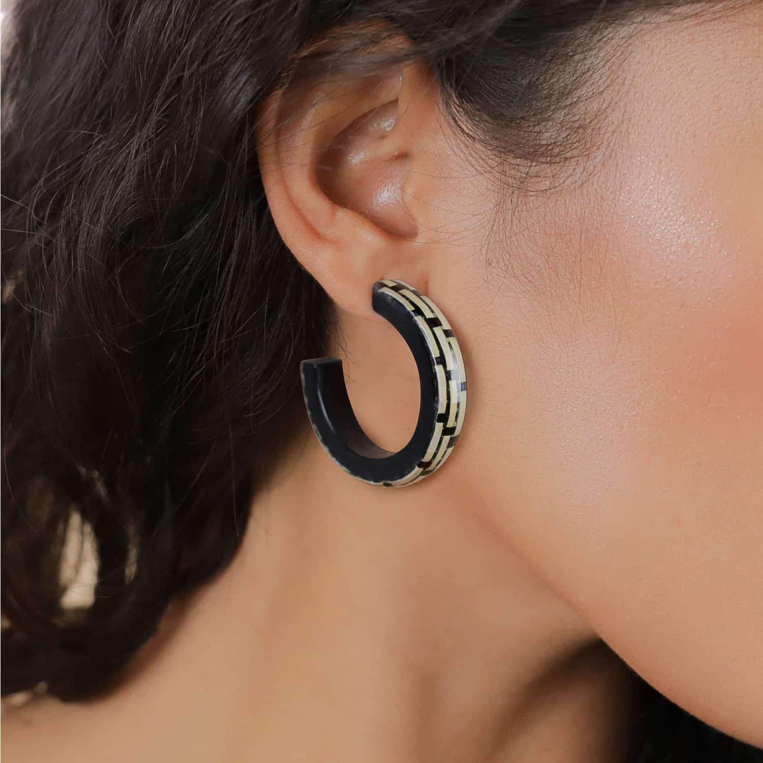 Boucles d'oreille créoles détail tissu sku 12CP78763 Nature Bijoux