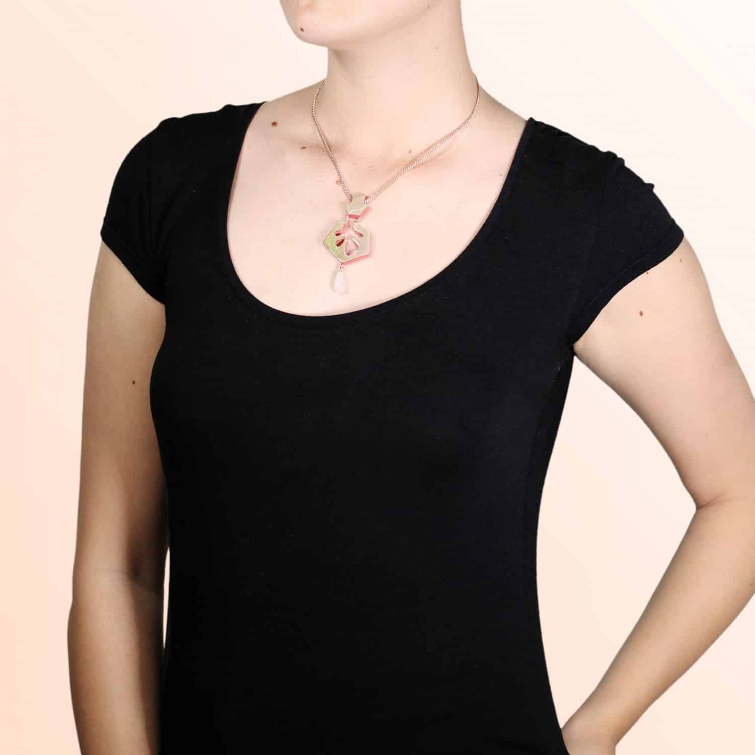 Détail goutte quartz rose collier Hybride sku 15--26534 Nature Bijoux