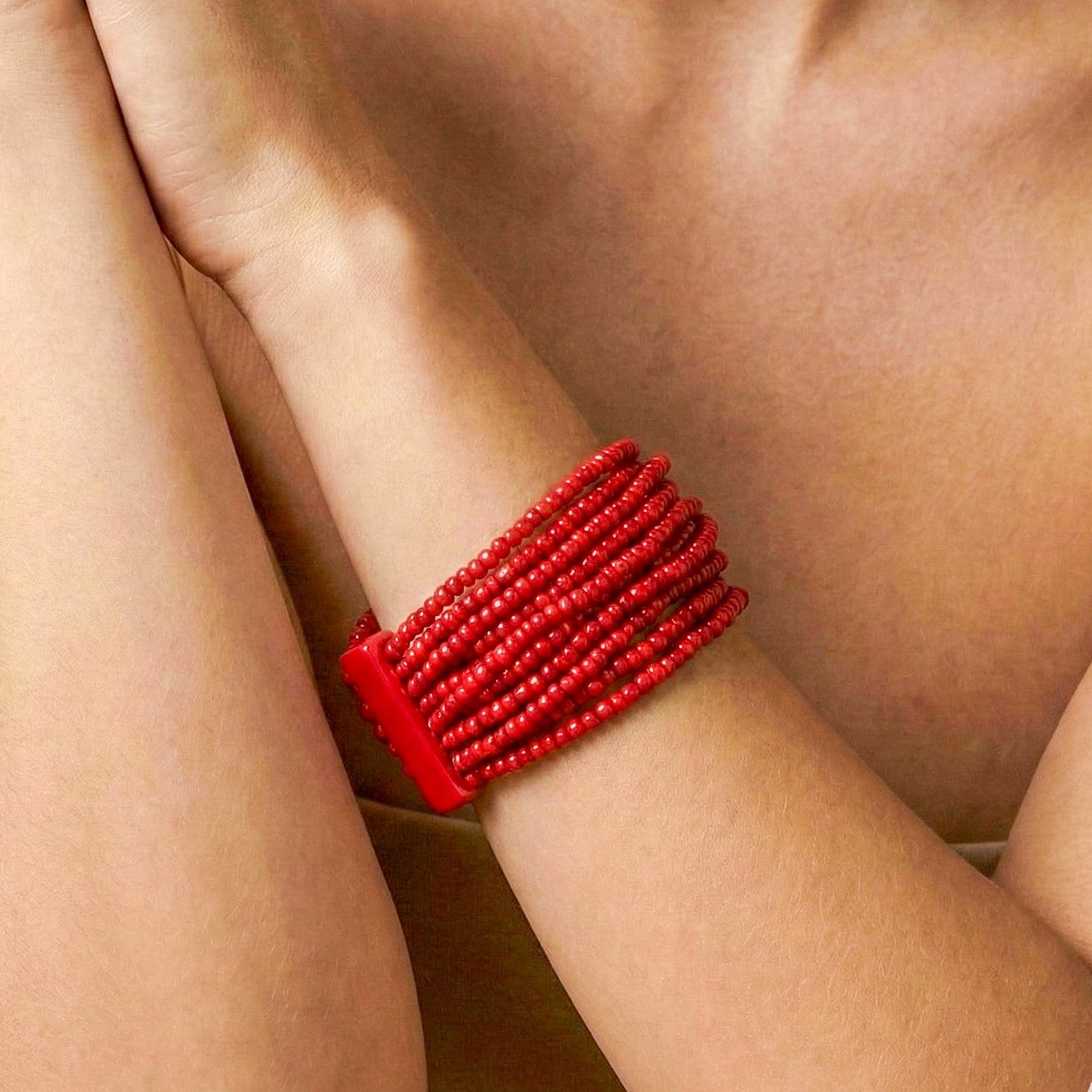 Détail porté bracelet ajustable multirangs 13--44601 Nature Bijoux