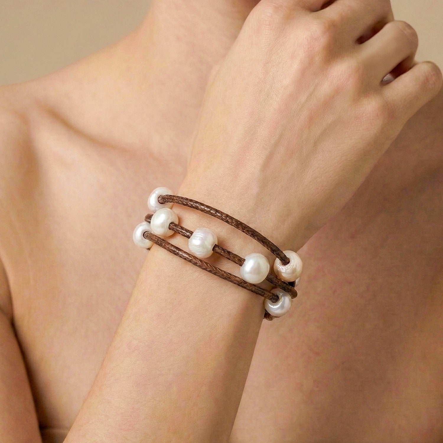 Bracelet porté détail perles 13--44690 Nature Bijoux