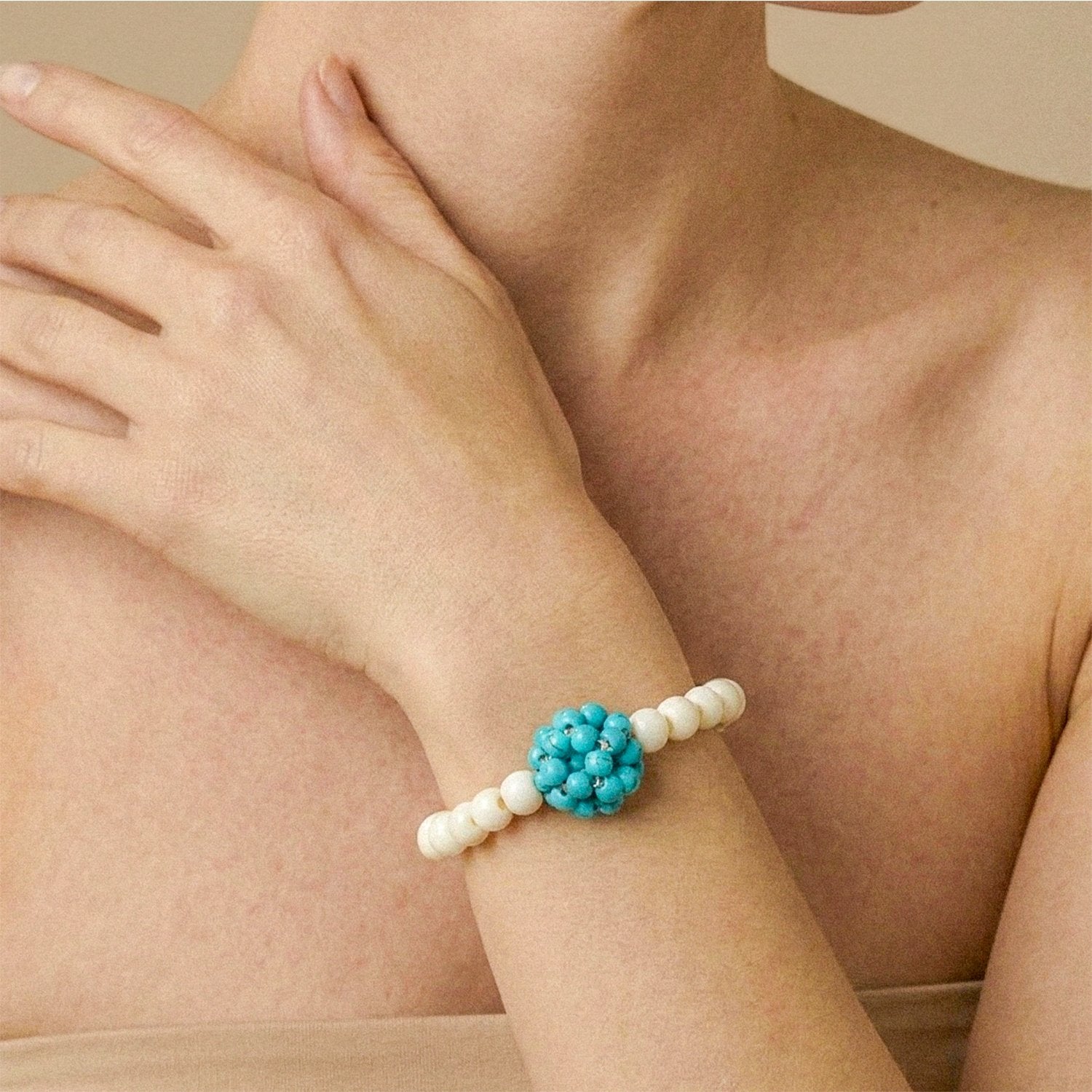 Détail boule tissée bleue 13--44700 Nature Bijoux