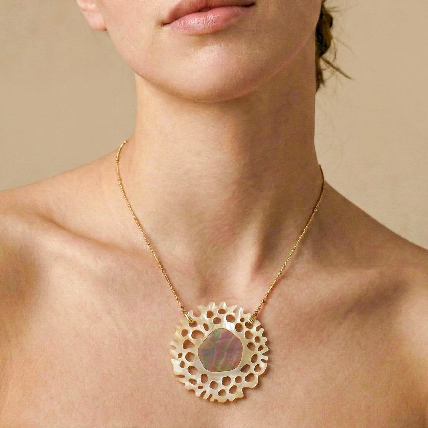 Pendentif ajouré en nacre 15--43921 Nature Bijoux
