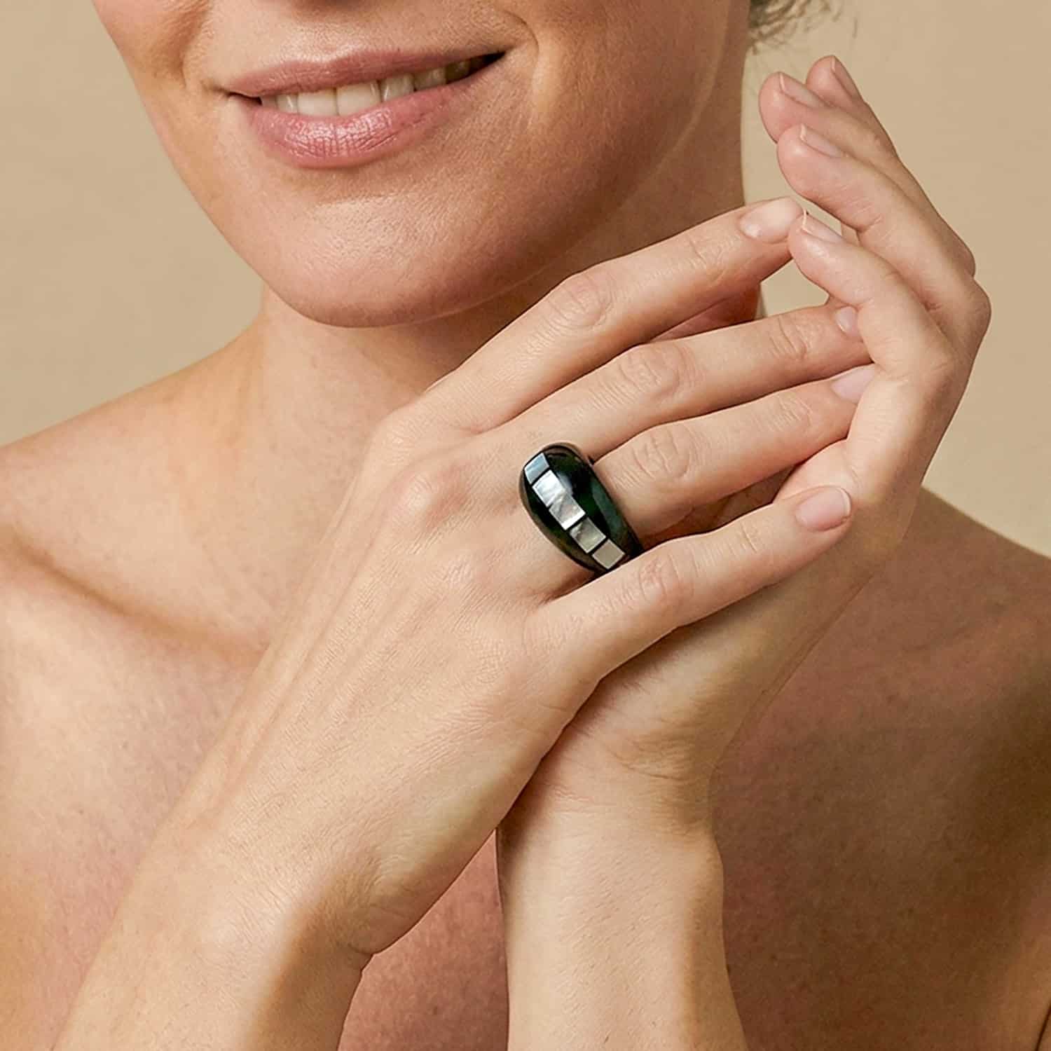 Détail nacre noire bague 19--27031 Nature Bijoux