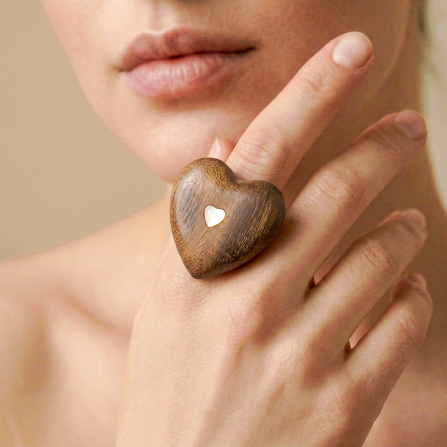 Détail coeur bois de robles bague ajustable 19--27035 Nature Bijoux