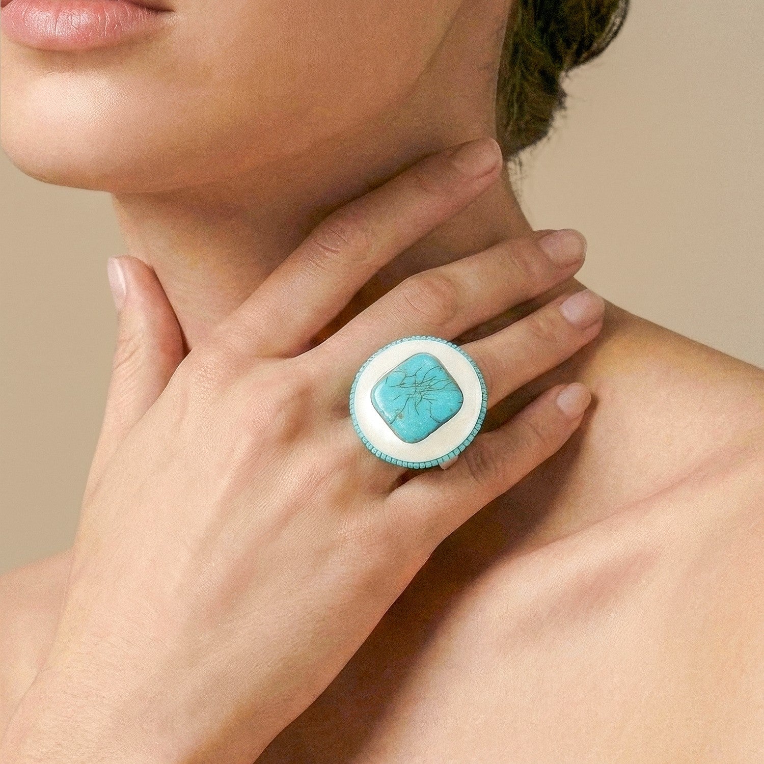 Détail insert bleu bague ronde ajustable 19--27065 Nature Bijoux