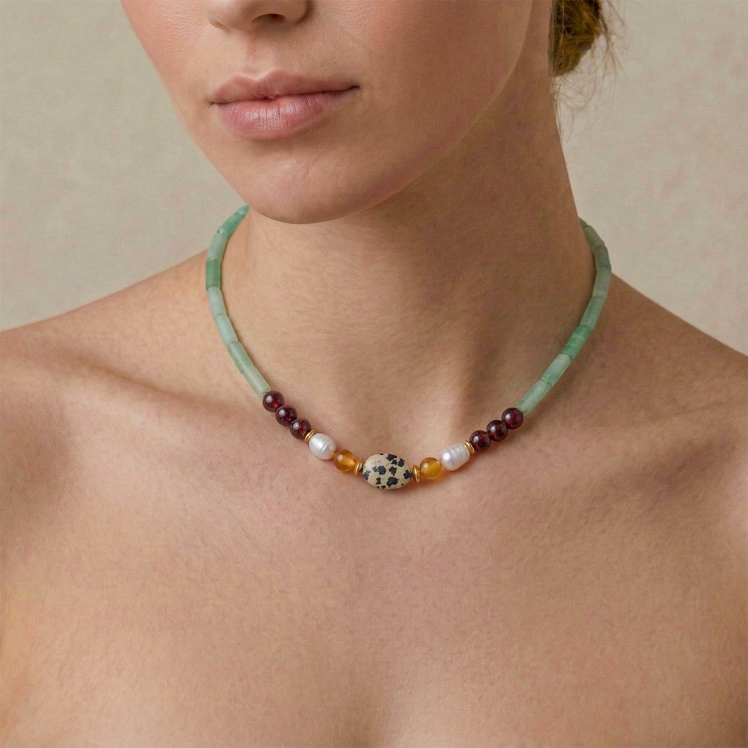 Collier Jungle porté détail pierre jaspe dalmatien Nature Bijoux 15--43871