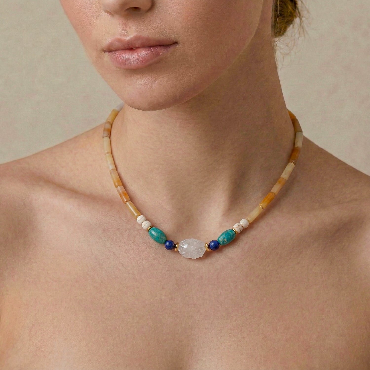 Collier Jungle porté détail pierres Nature Bijoux 15--43874