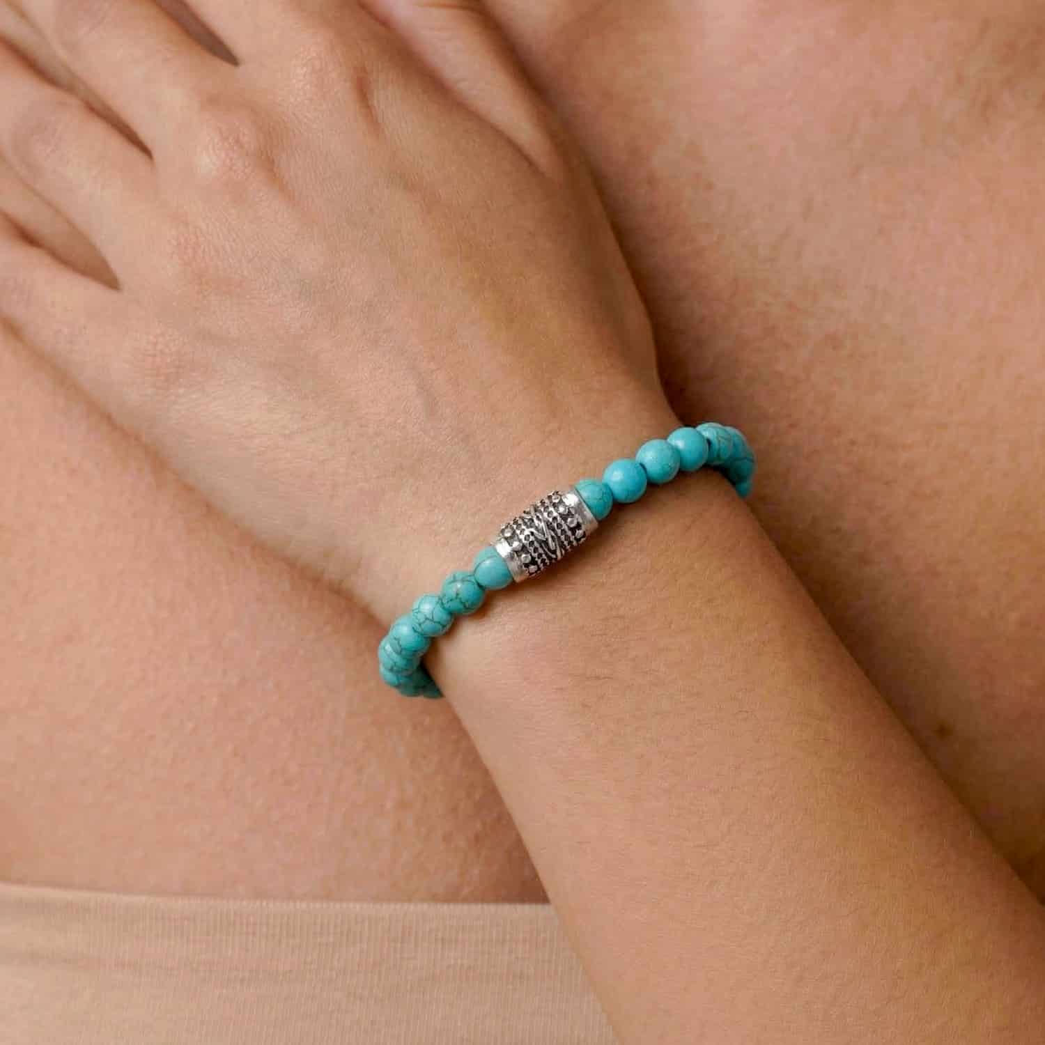 Bracelet Socotra porté détail howlite bleue 13--44741 Nature Bijoux