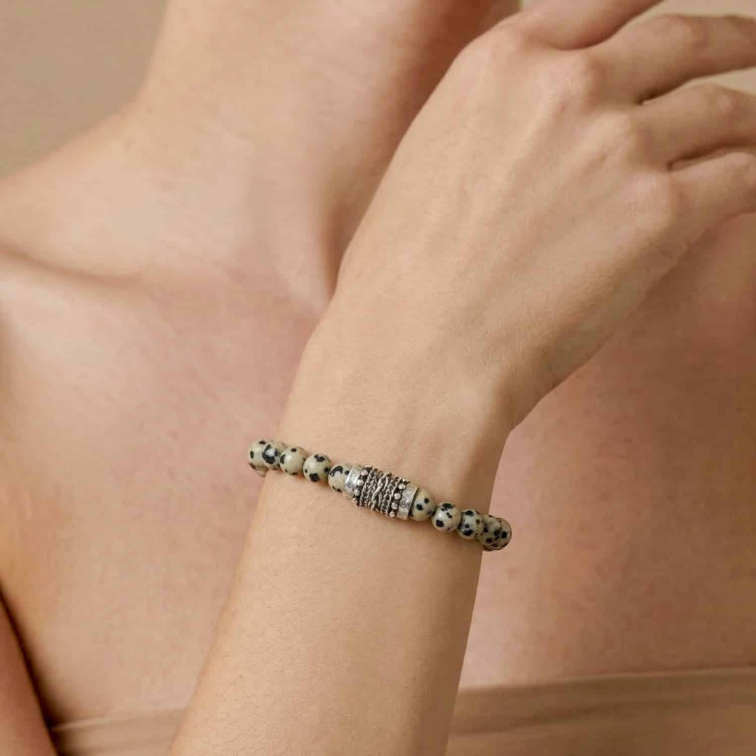 Détail jaspe dalmatien bracelet extensible 13--44743 Nature Bijoux