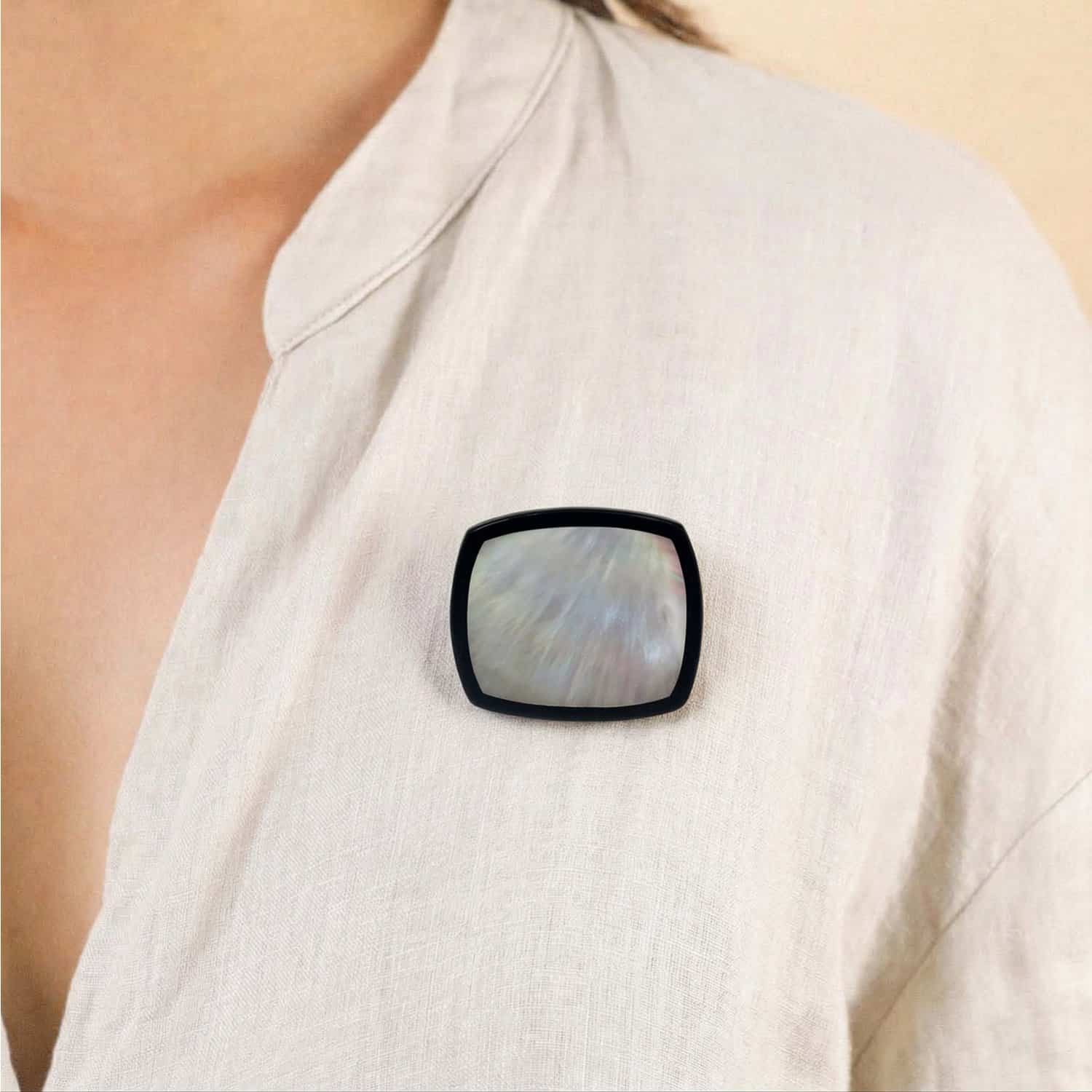 Détail nacre broche 10--23965 Nature Bijoux