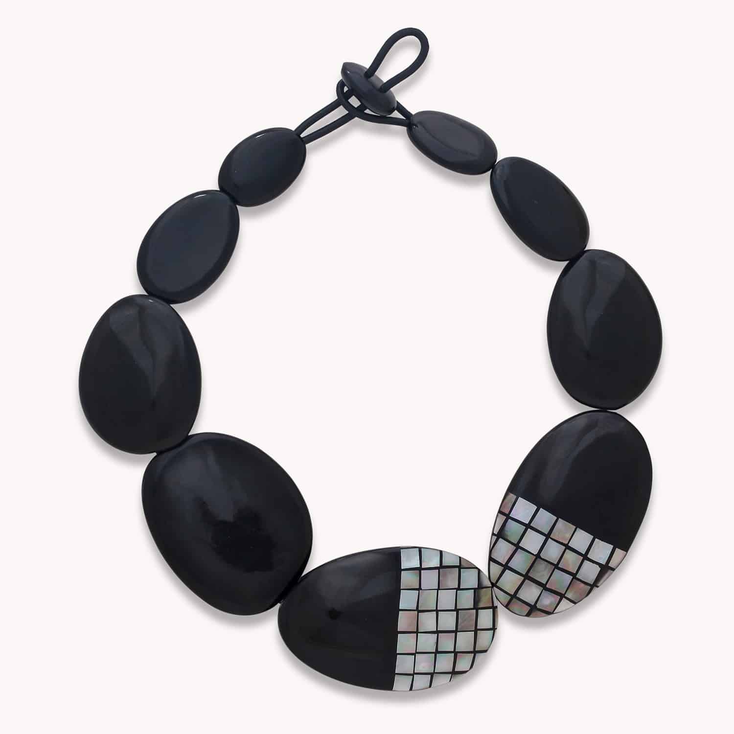 Collier Rivoli plastron galets de nacre 15--43903 Nature Bijoux