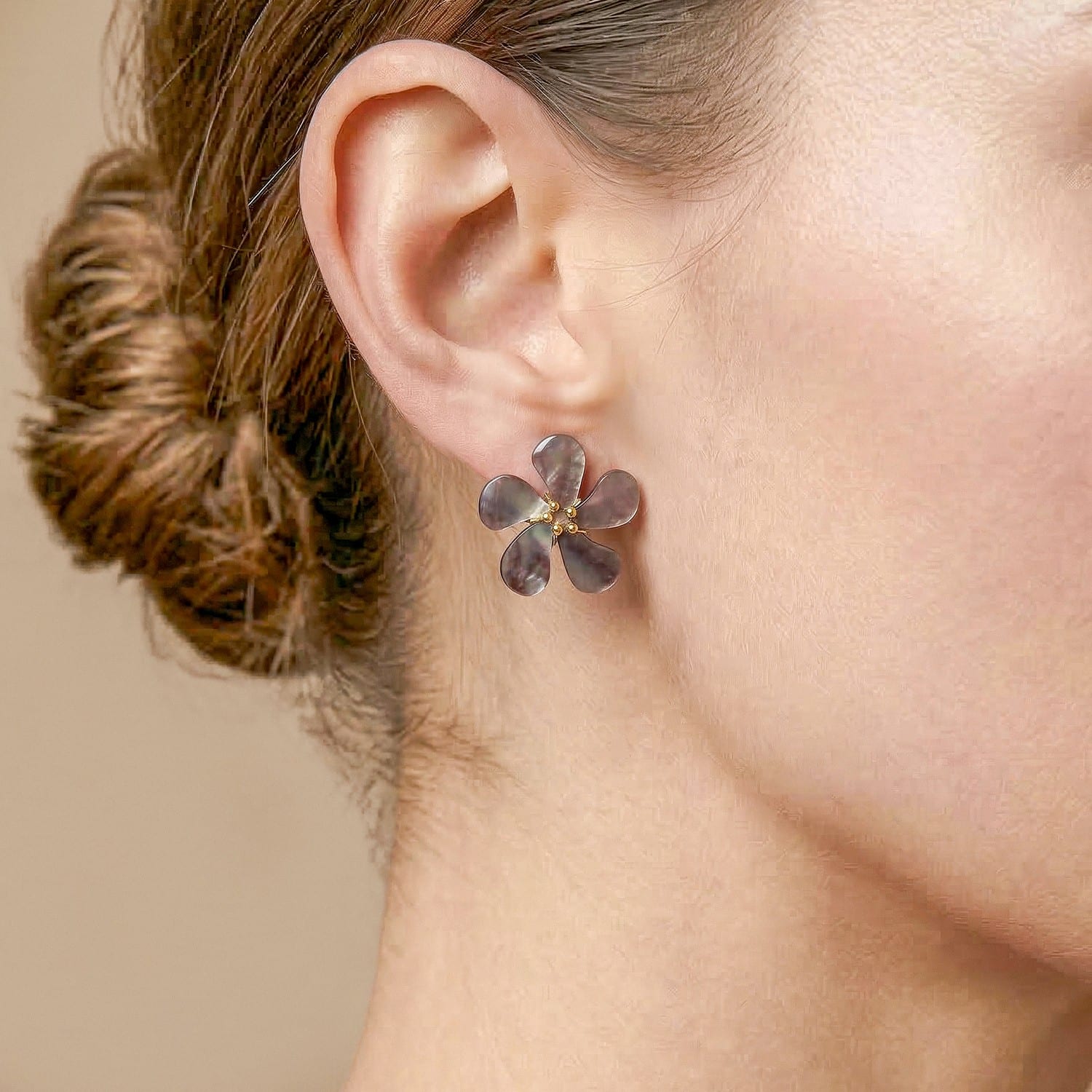 Détail nacre brune boucles d'oreilles 12--90845 Nature Bijoux