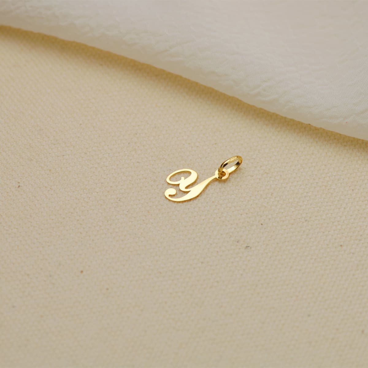 18K geelgouden hanger met initiële "y" 14X8 mm