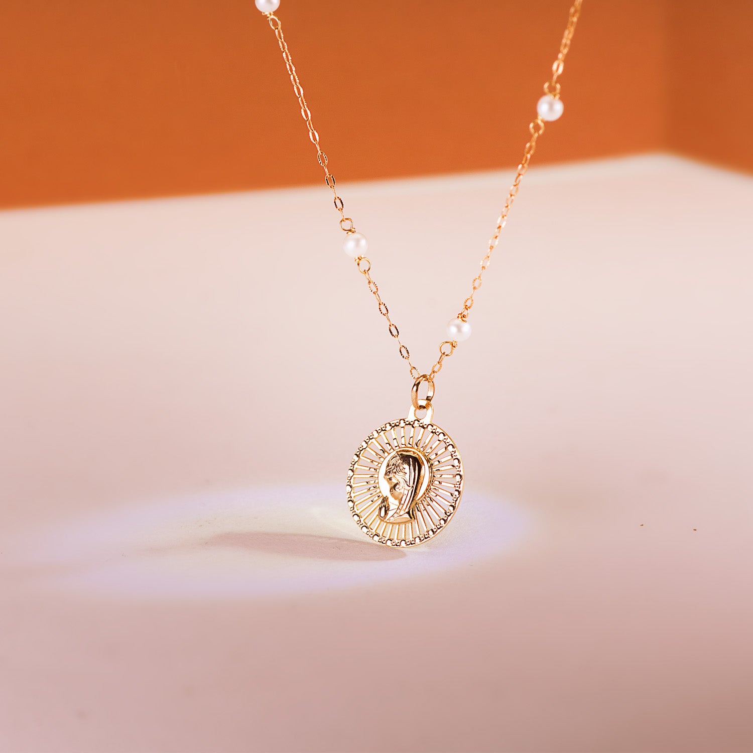 18K gult gullmedalje Jomfrujente med gjennombruddskant 20X18 mm