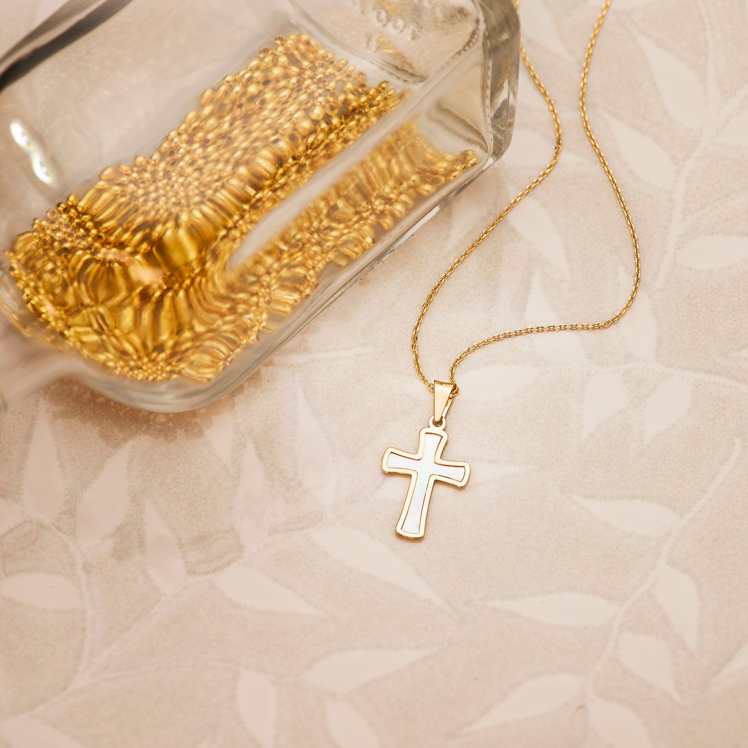 Cruce din Aur Galben de 18K și sidef 18 X 12 mm