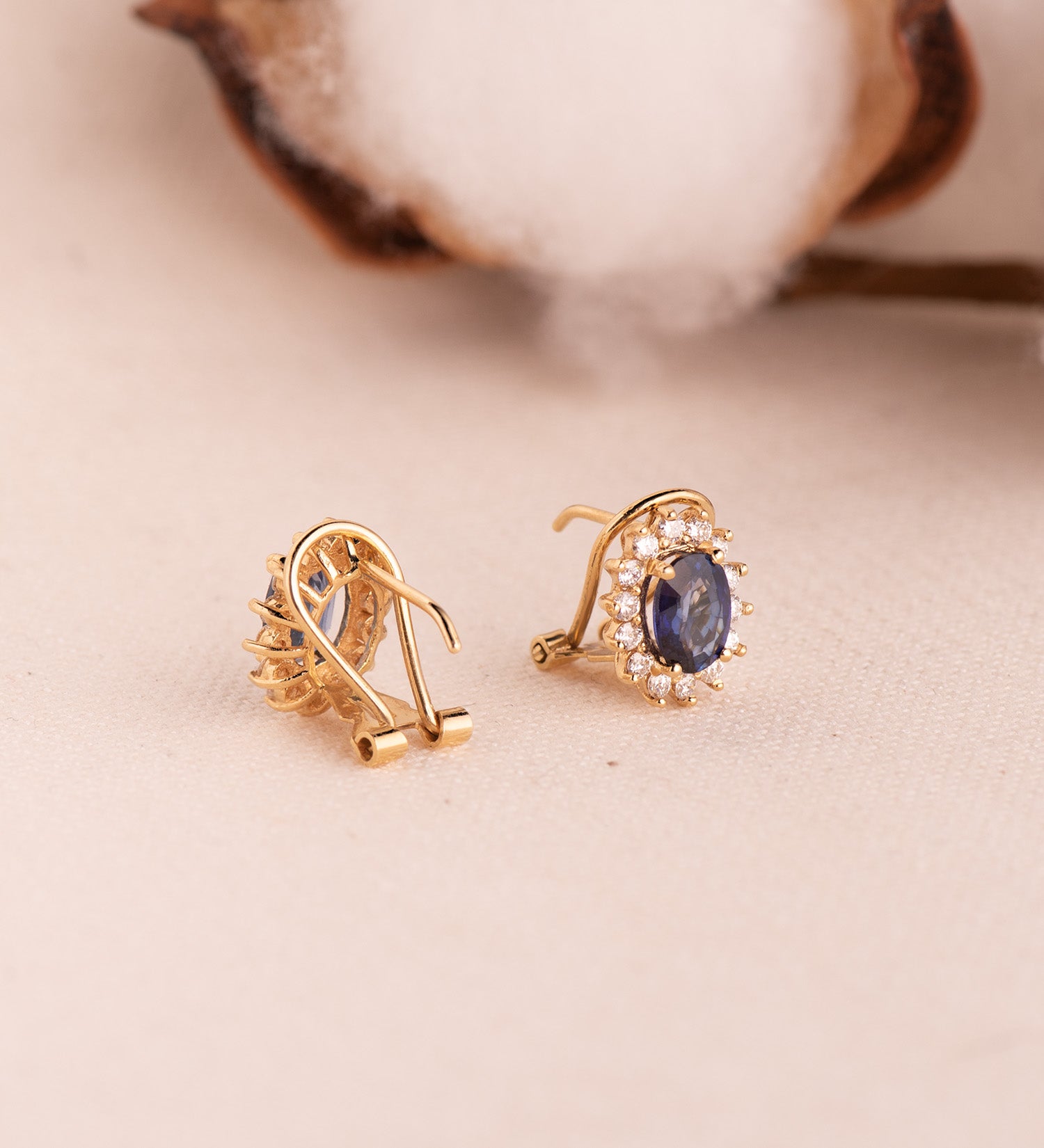 18K gul guld øreringe 7x5 mm 1,96QT safir og 0,580QT Lab diamanter VS2-G 11,5X9,5 mm Omega lås