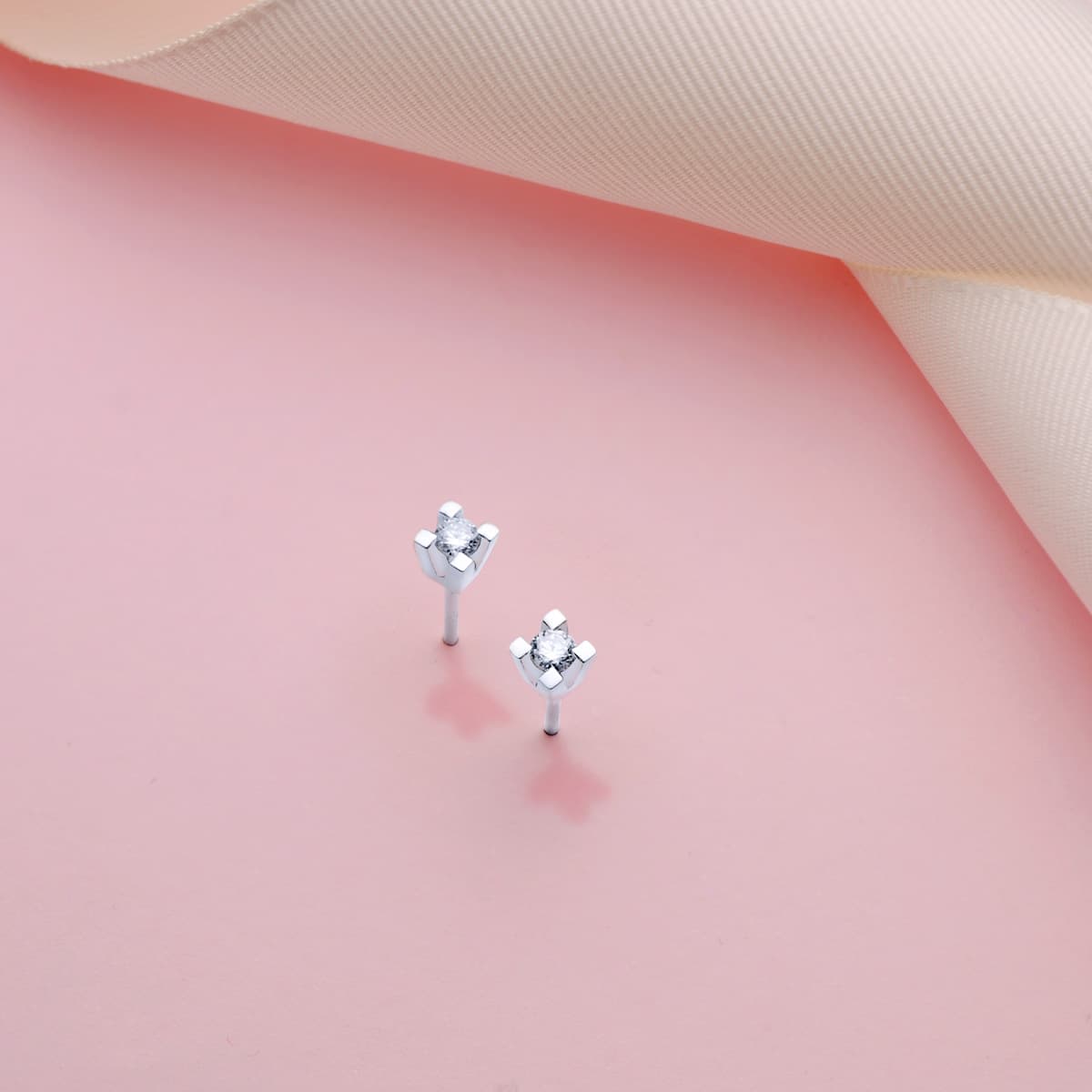Boucles d'oreilles en Or Blanc 18K Diamants Lab 2,75MM 0,20 Qts VS2-G Taille : 4X4 mm Fermeture à Pression