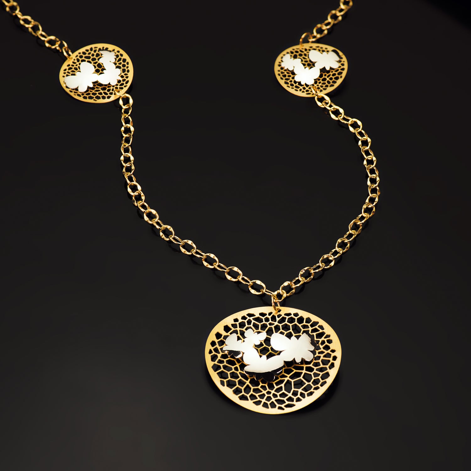 Colar em ouro bicolor 18K pingente redondo com borboletas 47 cm