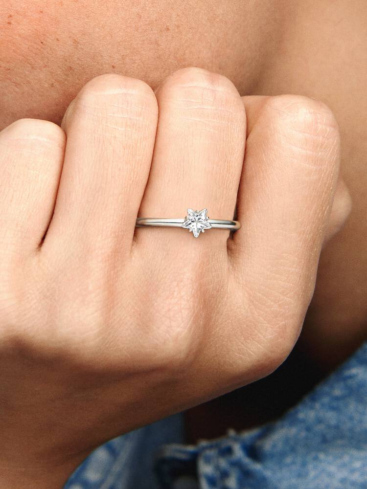 Prsten Pandora - Celestial Twinkling Star Solitaire | 190026C01