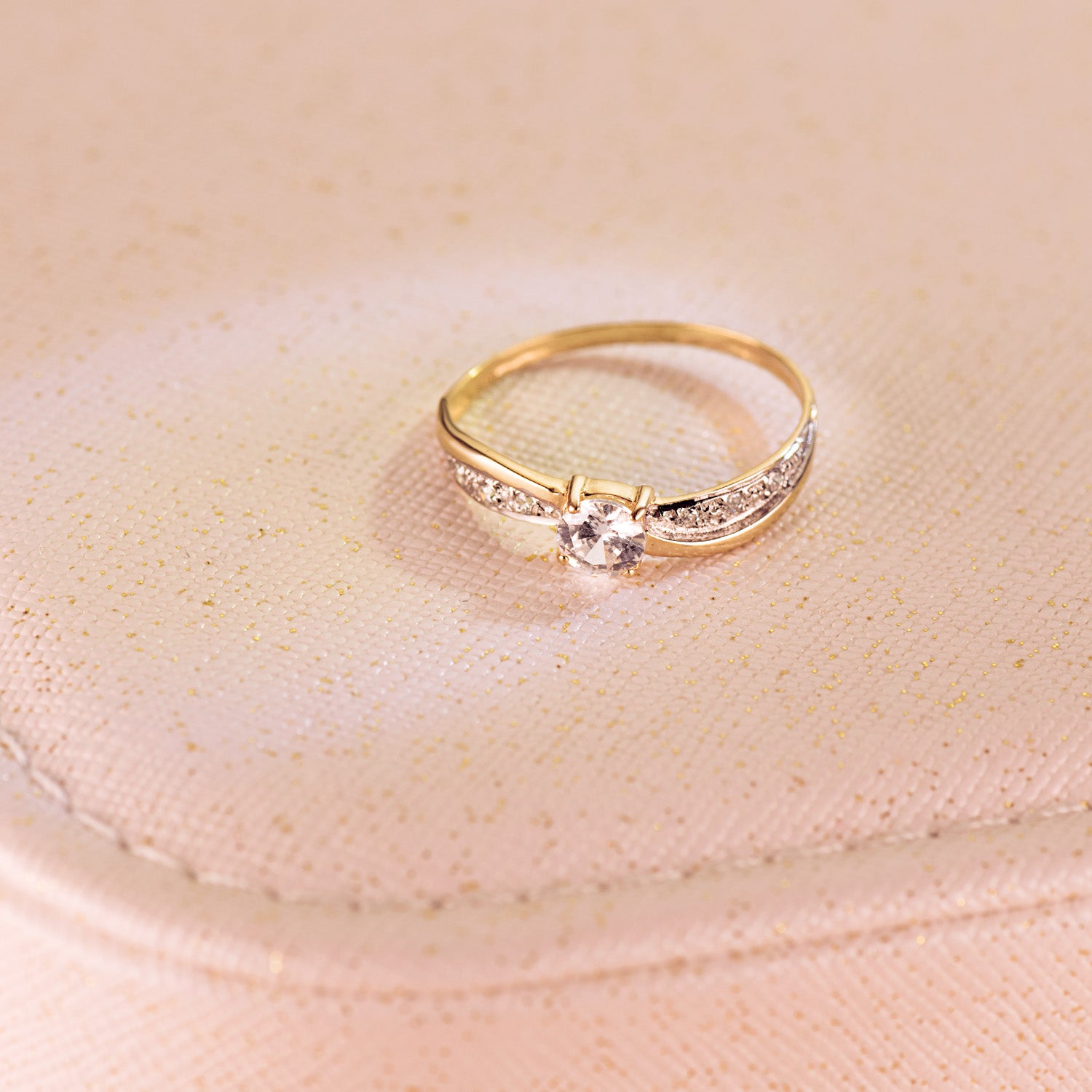 18K Gul Guld Zirkon Ring 4,00 mm