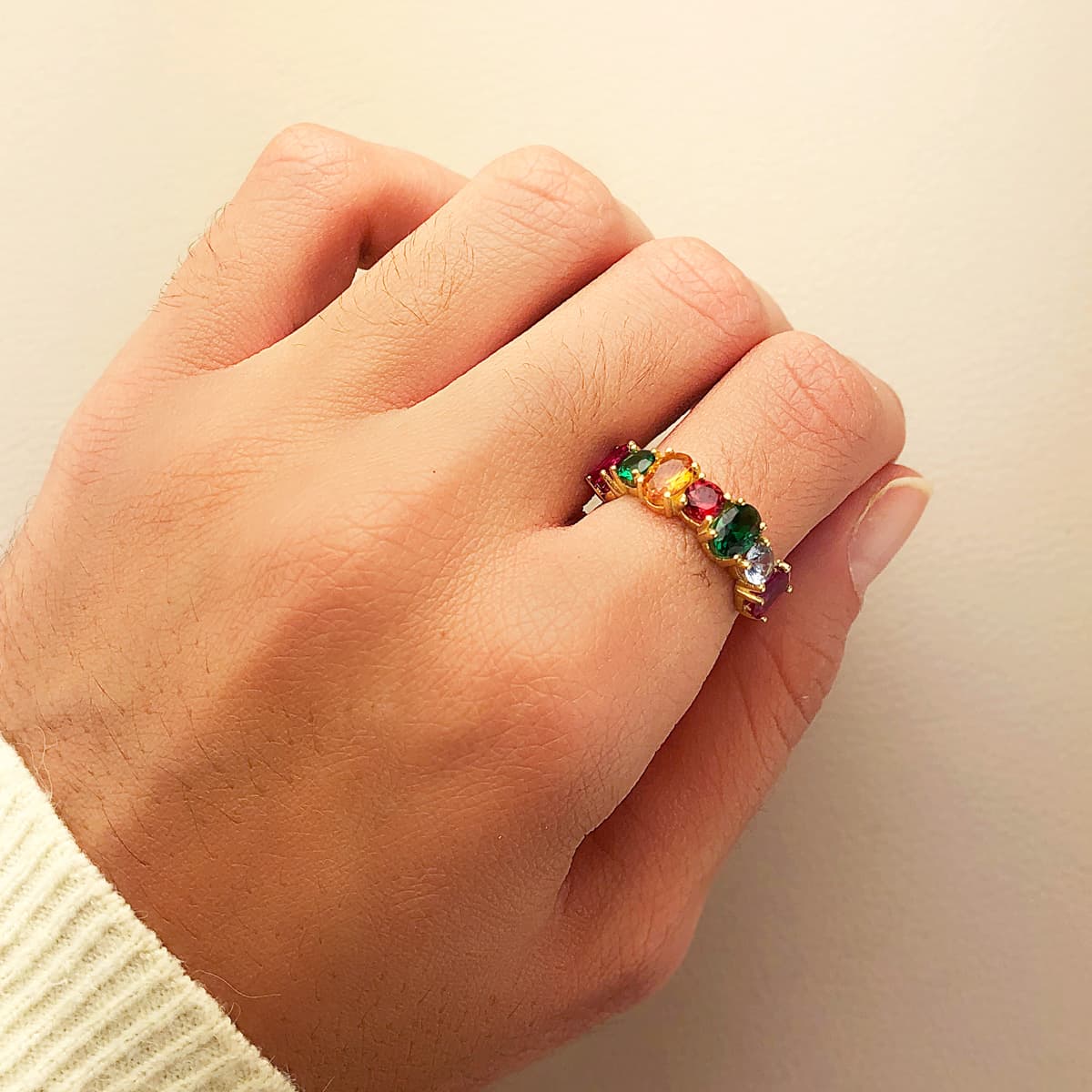 18 K gul guld ring 6 mm syv kløer farvede sten