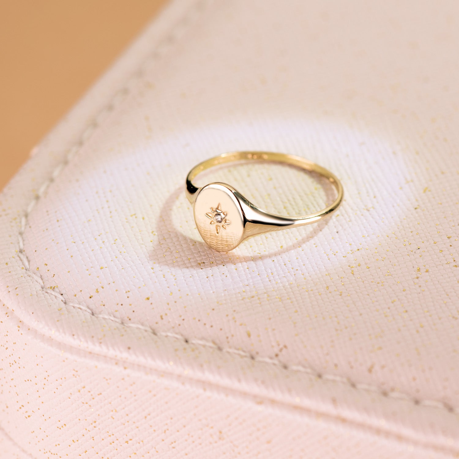 18K gult gull Signetring for kvinner med zirkon 9 x 8 mm