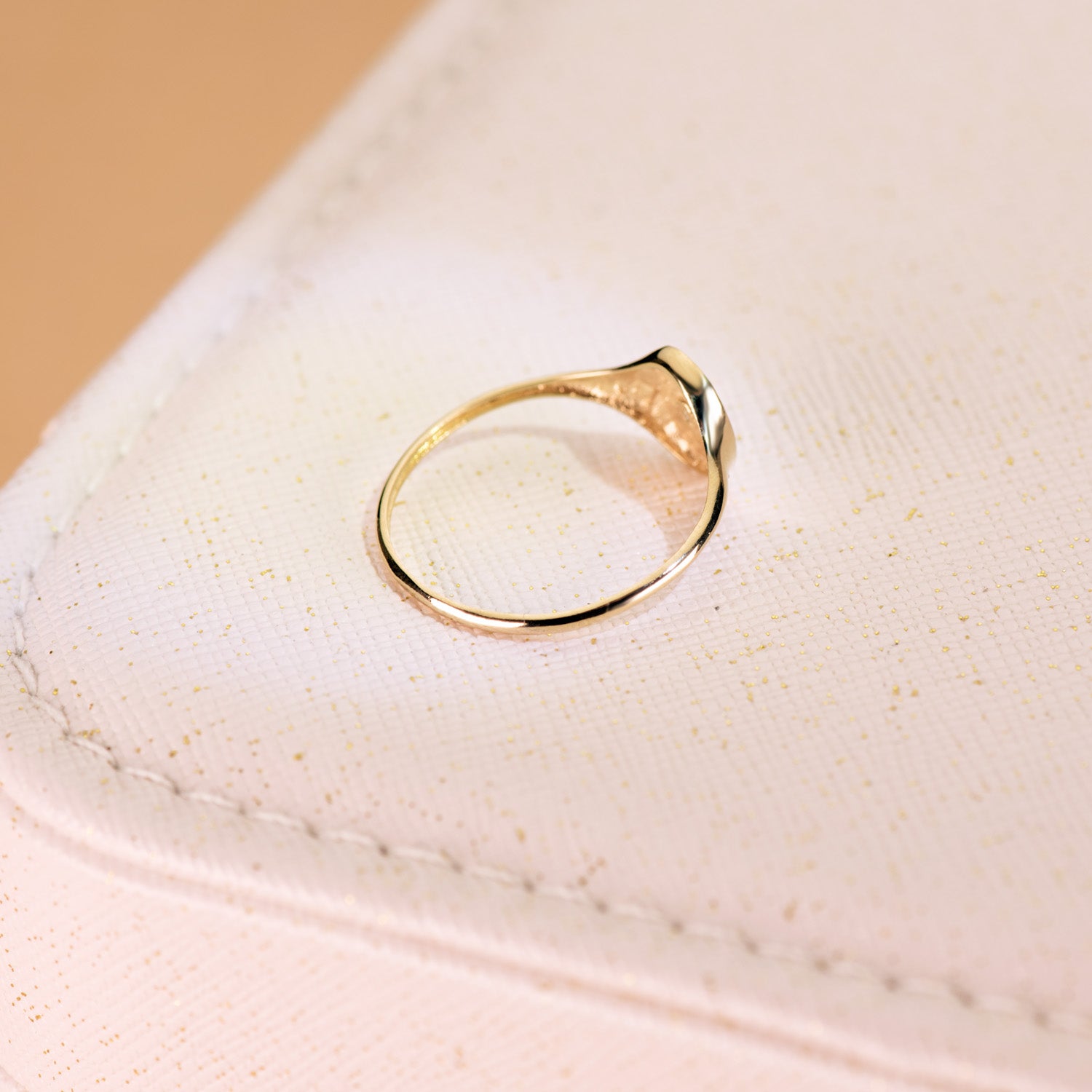 18K gult gull Signetring for kvinner med zirkon 9 x 8 mm