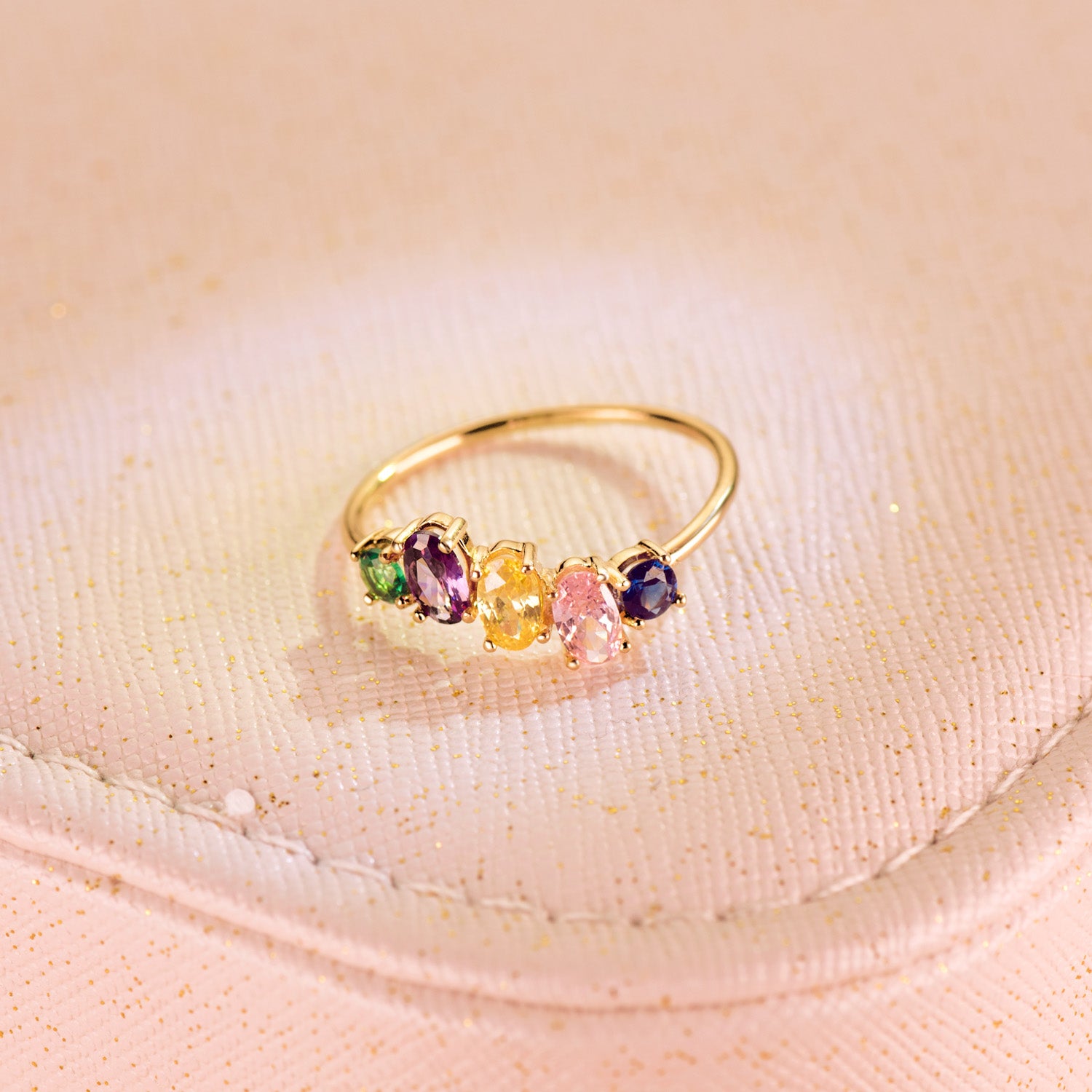 18K Bague Or Jaune 5 Pierres. Largeur Anneau 1 mm