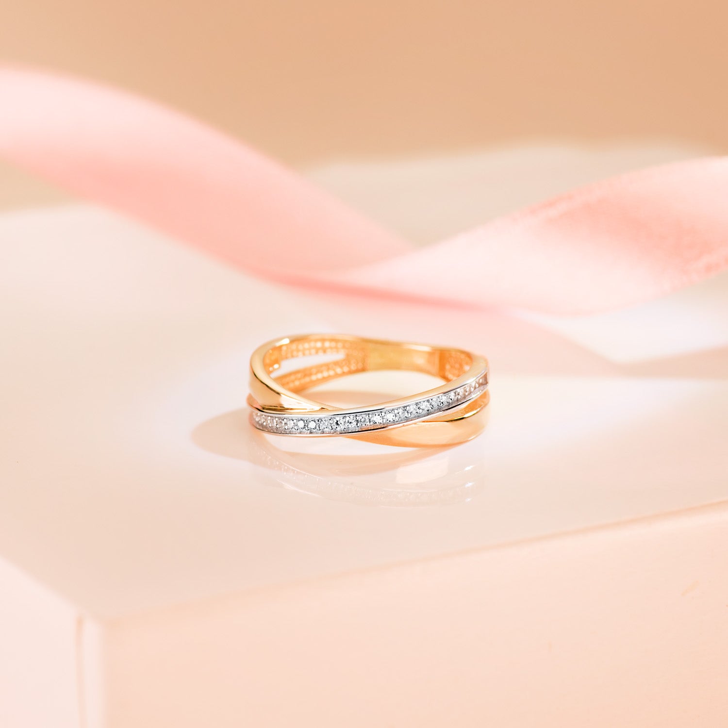 Bague en Or Bicolore 18K avec Bande Croix avec Zircone Largeur: 4MM