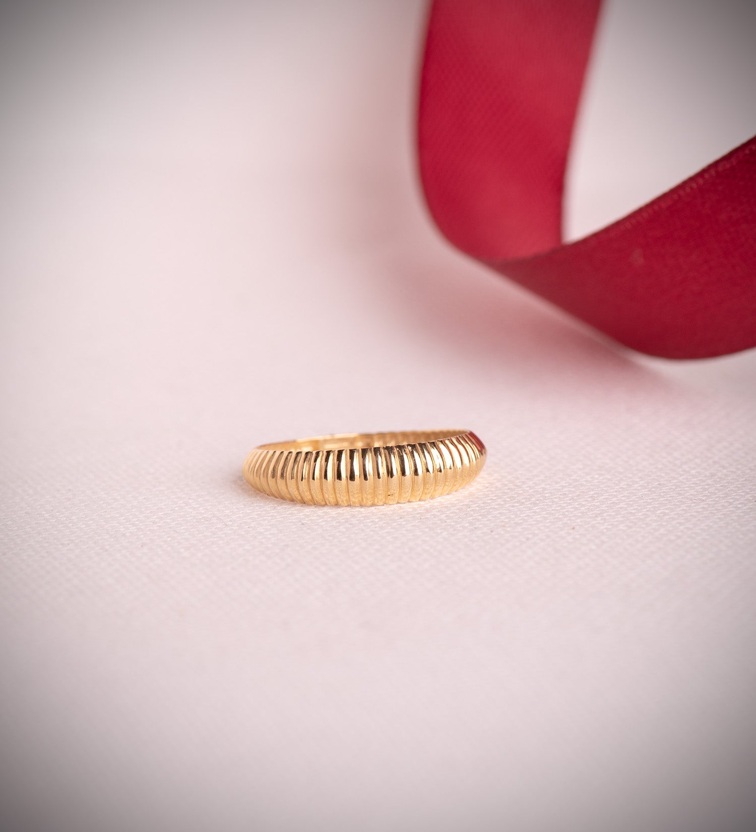 18K Yellow Gold Ring with Plain Godrons of Decreasing Width: 5 mm