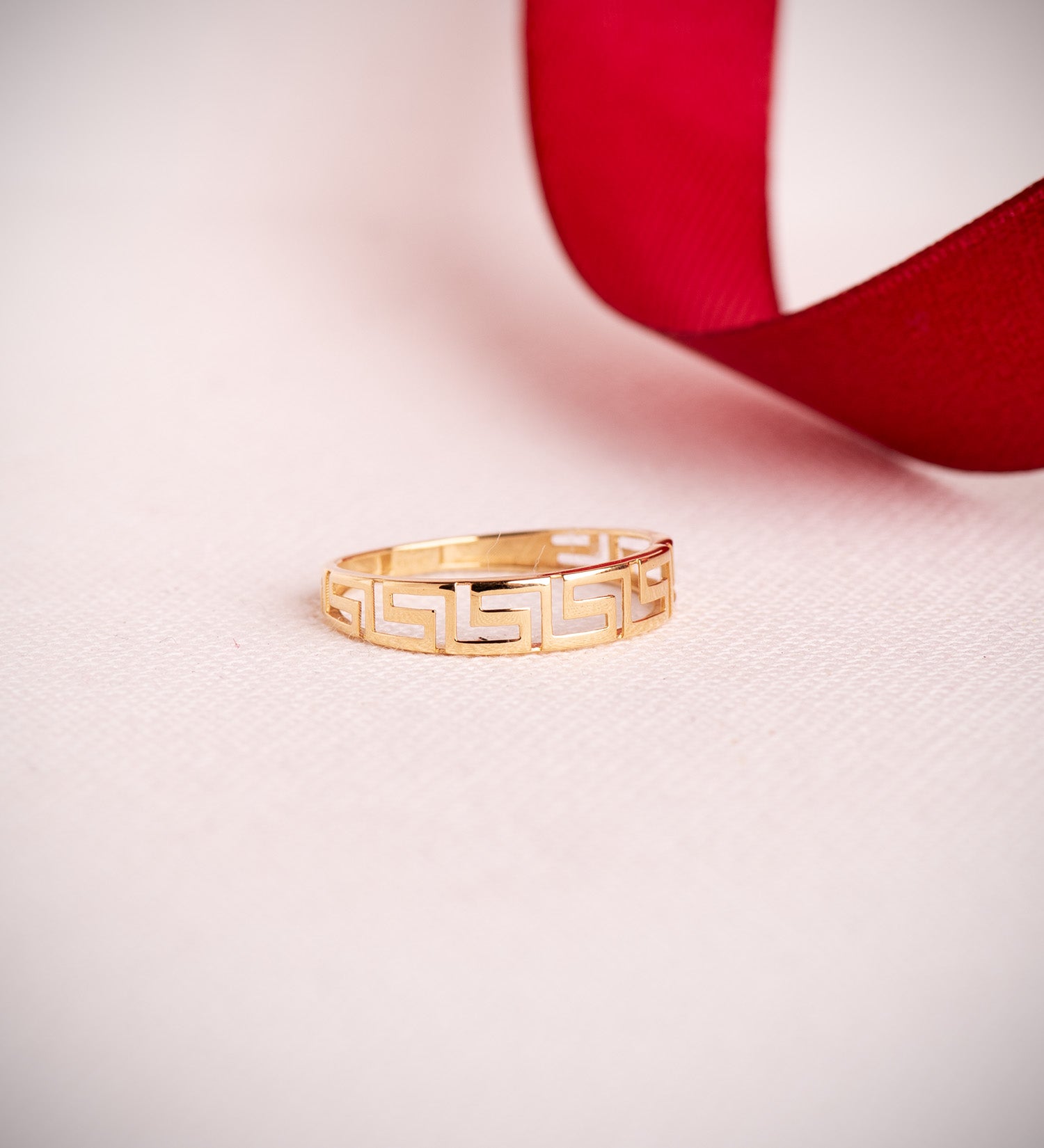 Bague en Or Jaune 18 Carats Lisse et Brillante Ajourée Ajourée en Finition Brillante Largeur : 4 mm
