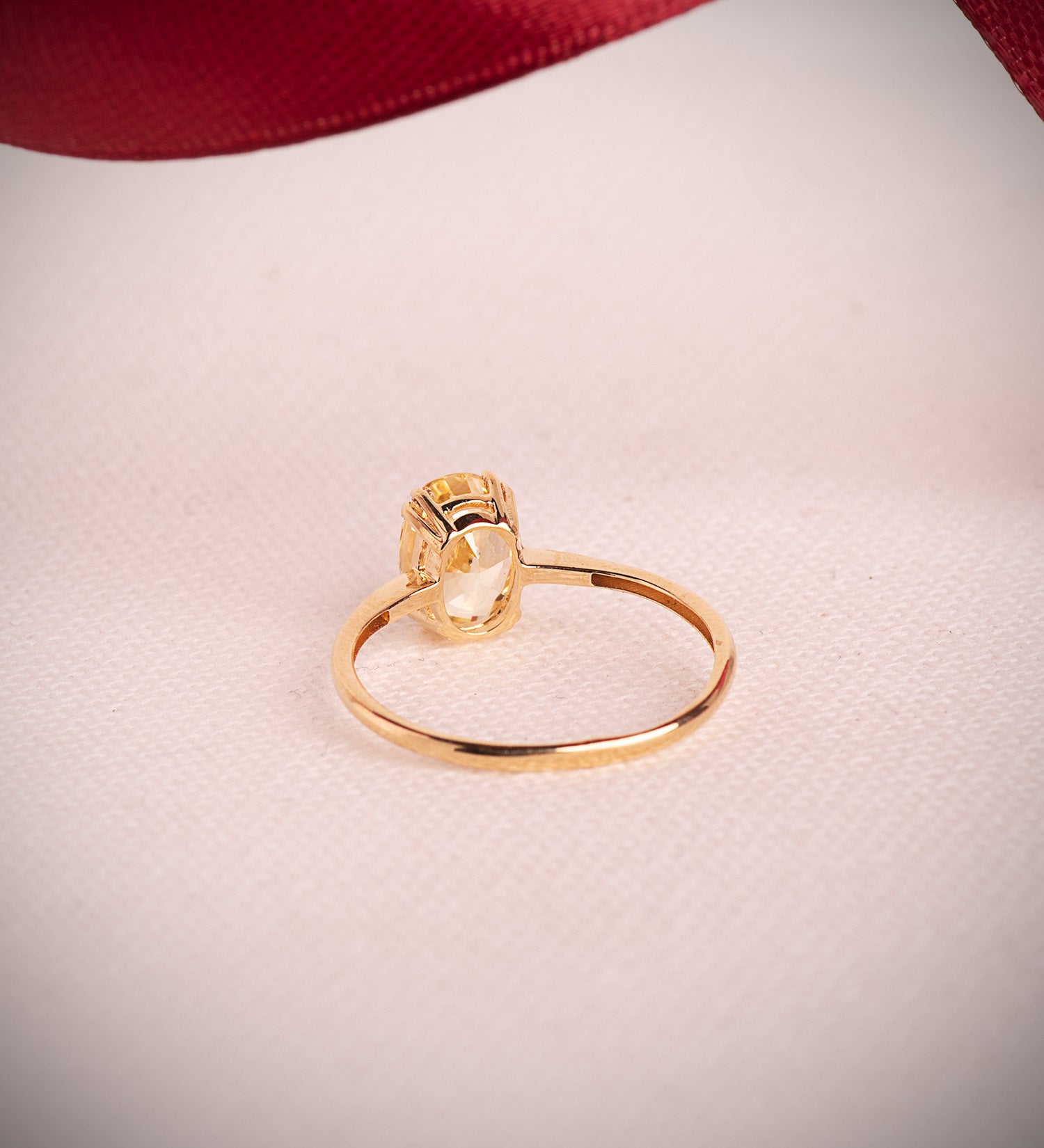 18K Gult Gull Ring Gul Oval Ice Cut Stone 8 x 6 mm