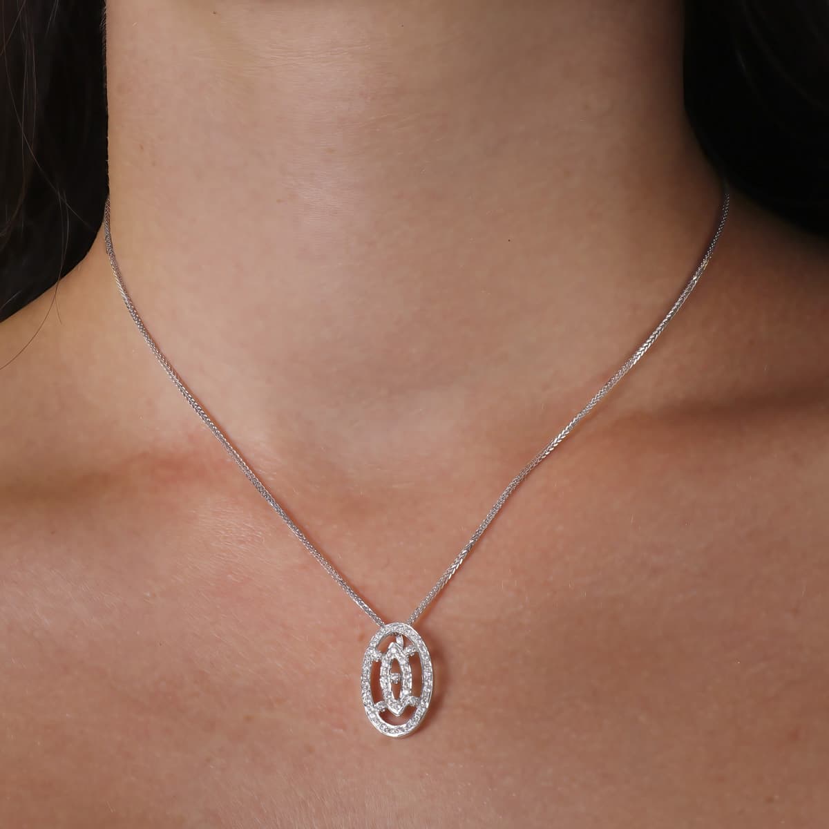 18K Collier Oval en Or Blanc & Zircon 22X14MM 45CM